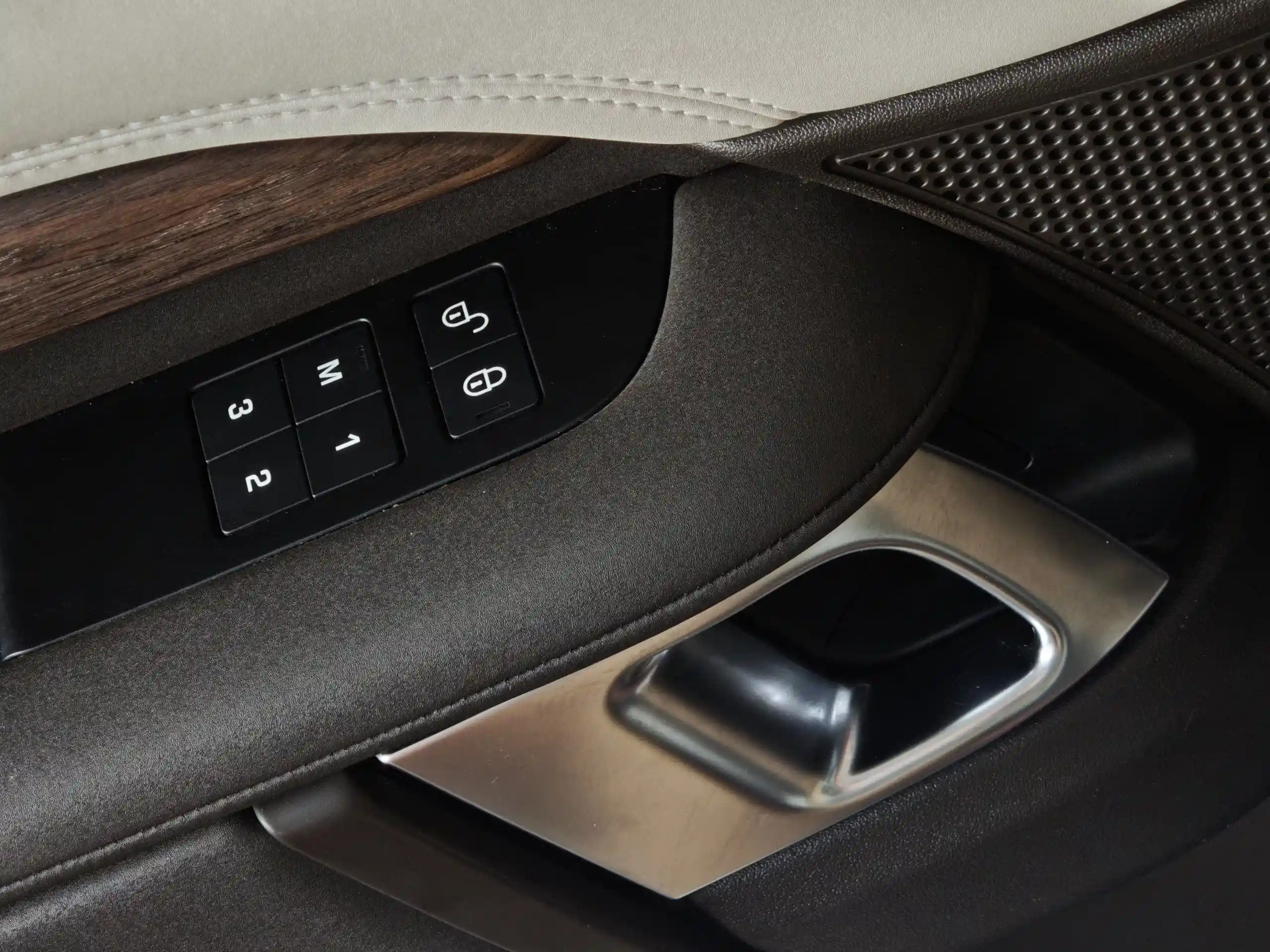 Land Rover Discovery 2018