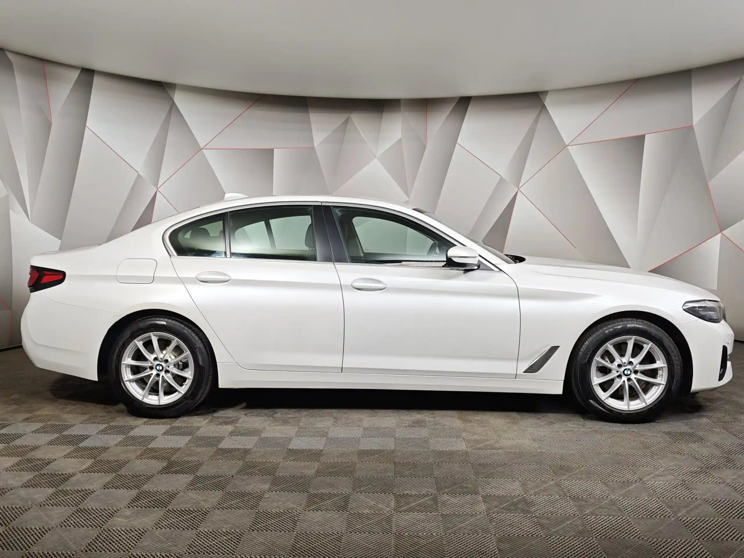 BMW 5 серия 2021