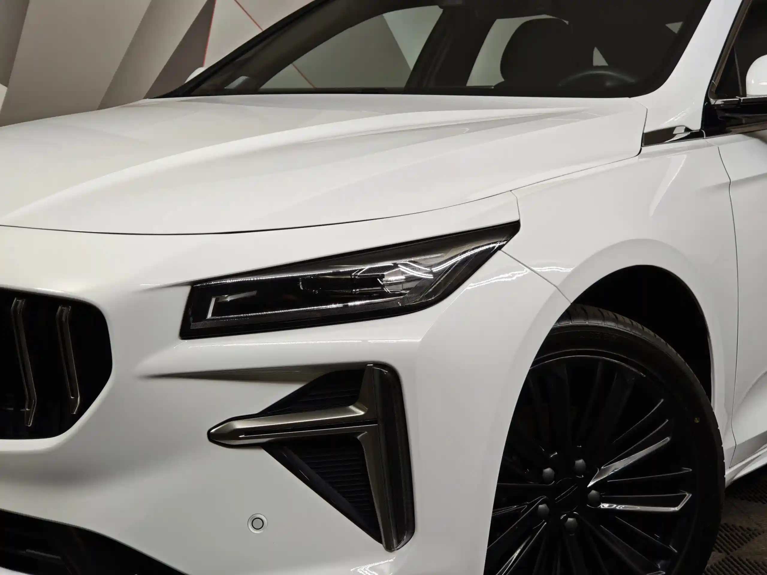 Geely Preface 2024