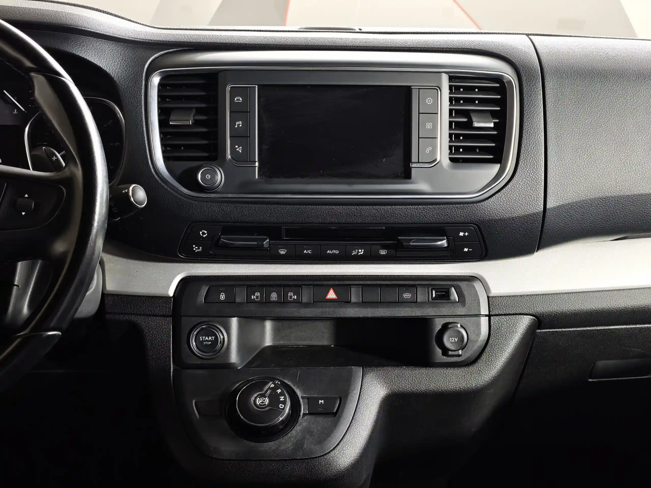 Peugeot Traveller Business 2018