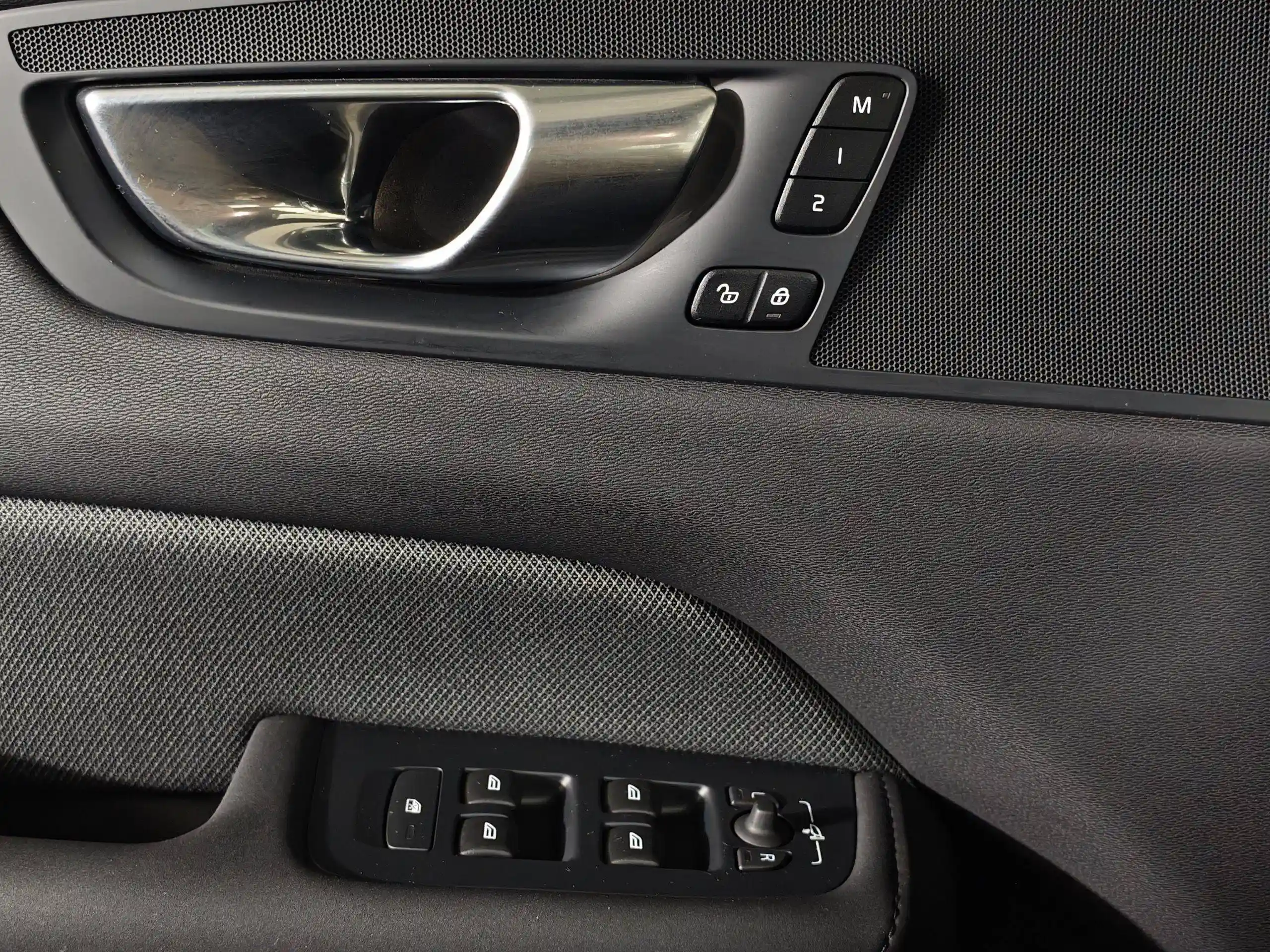 Volvo XC60 2025