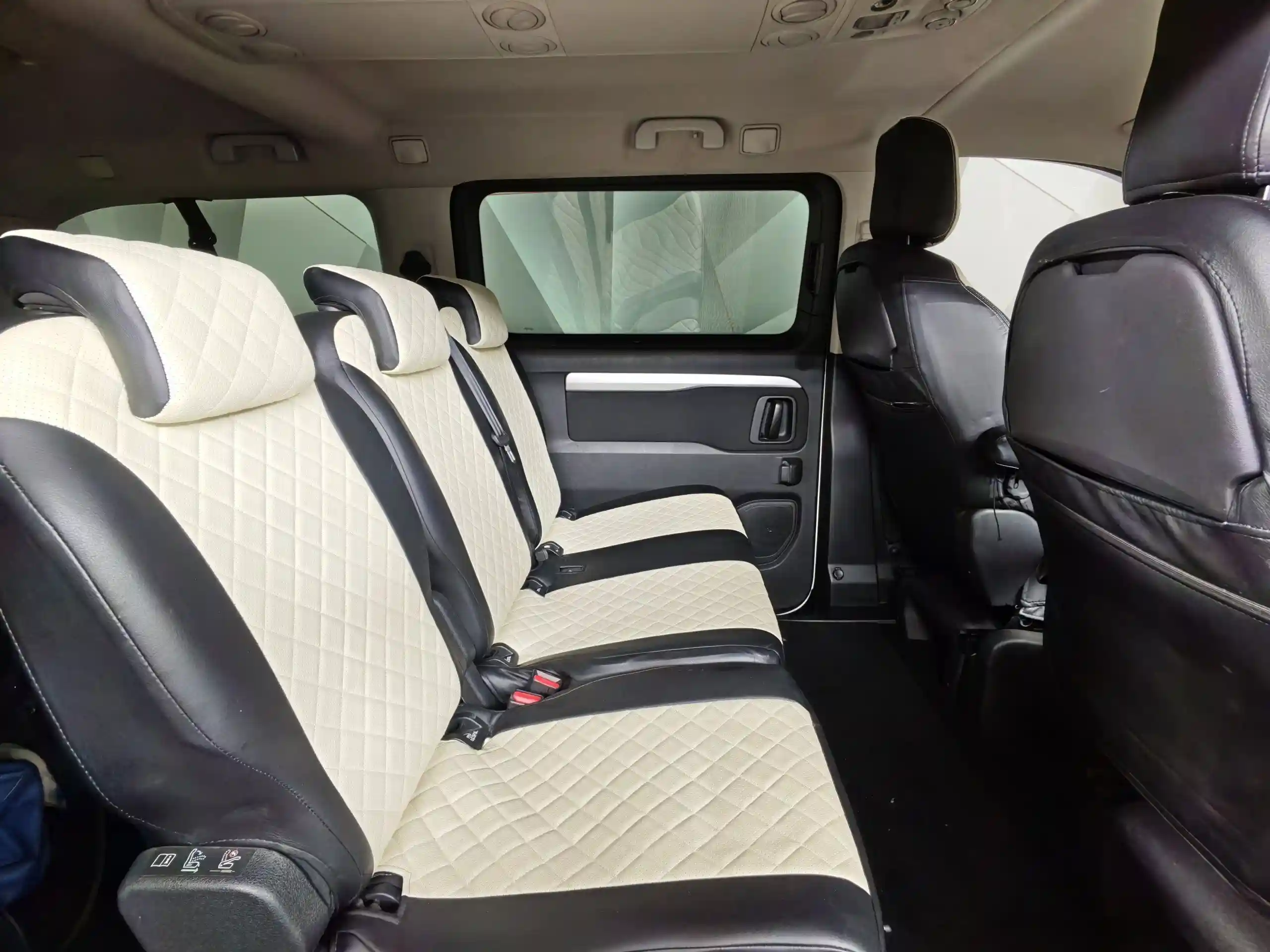 Peugeot Traveller 2021