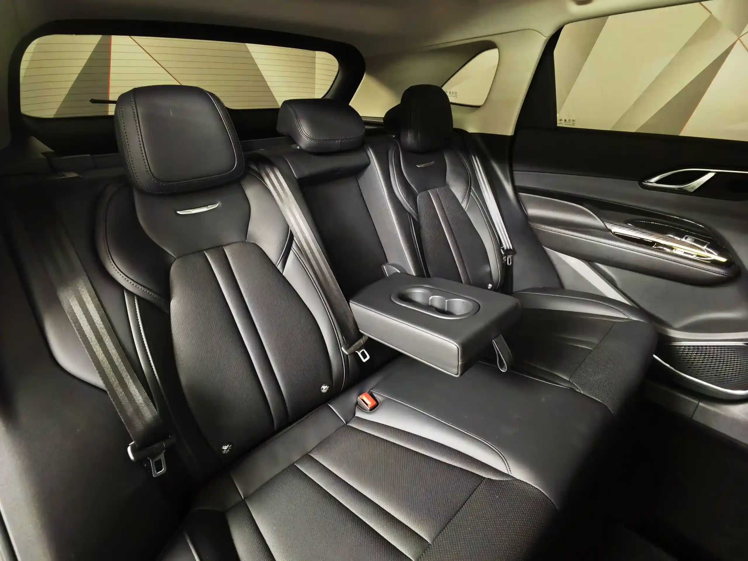 Hongqi HS3 2024