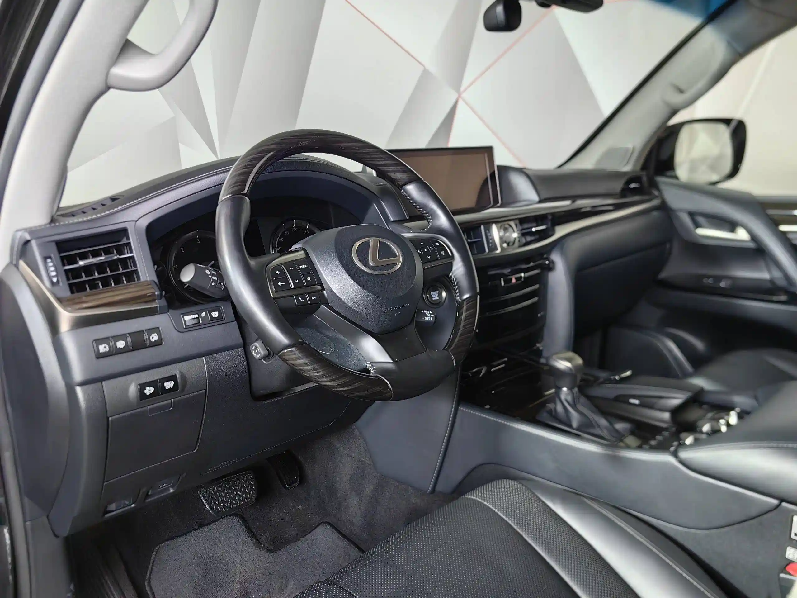 Lexus LX 2021