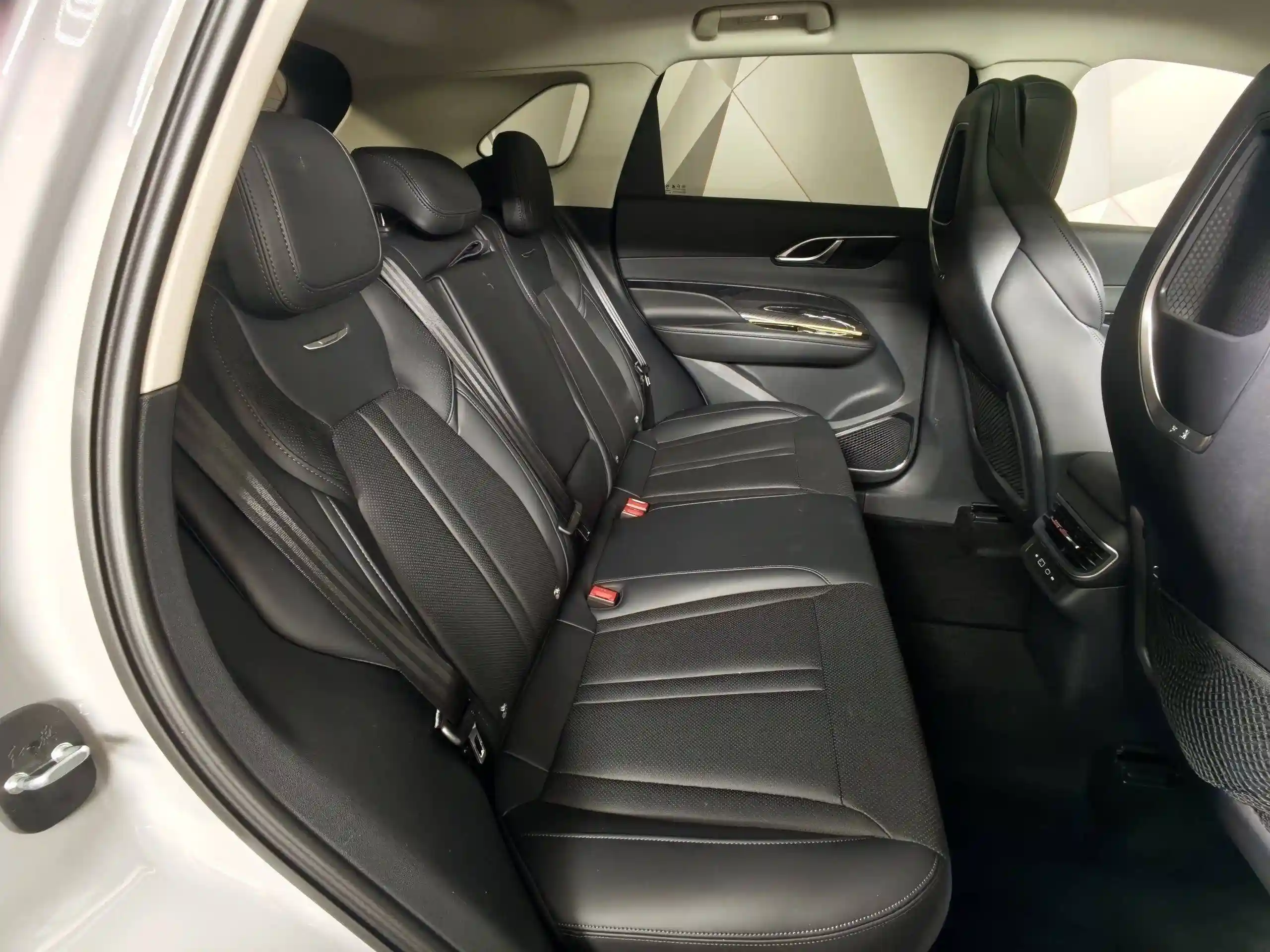 Hongqi HS3 2024