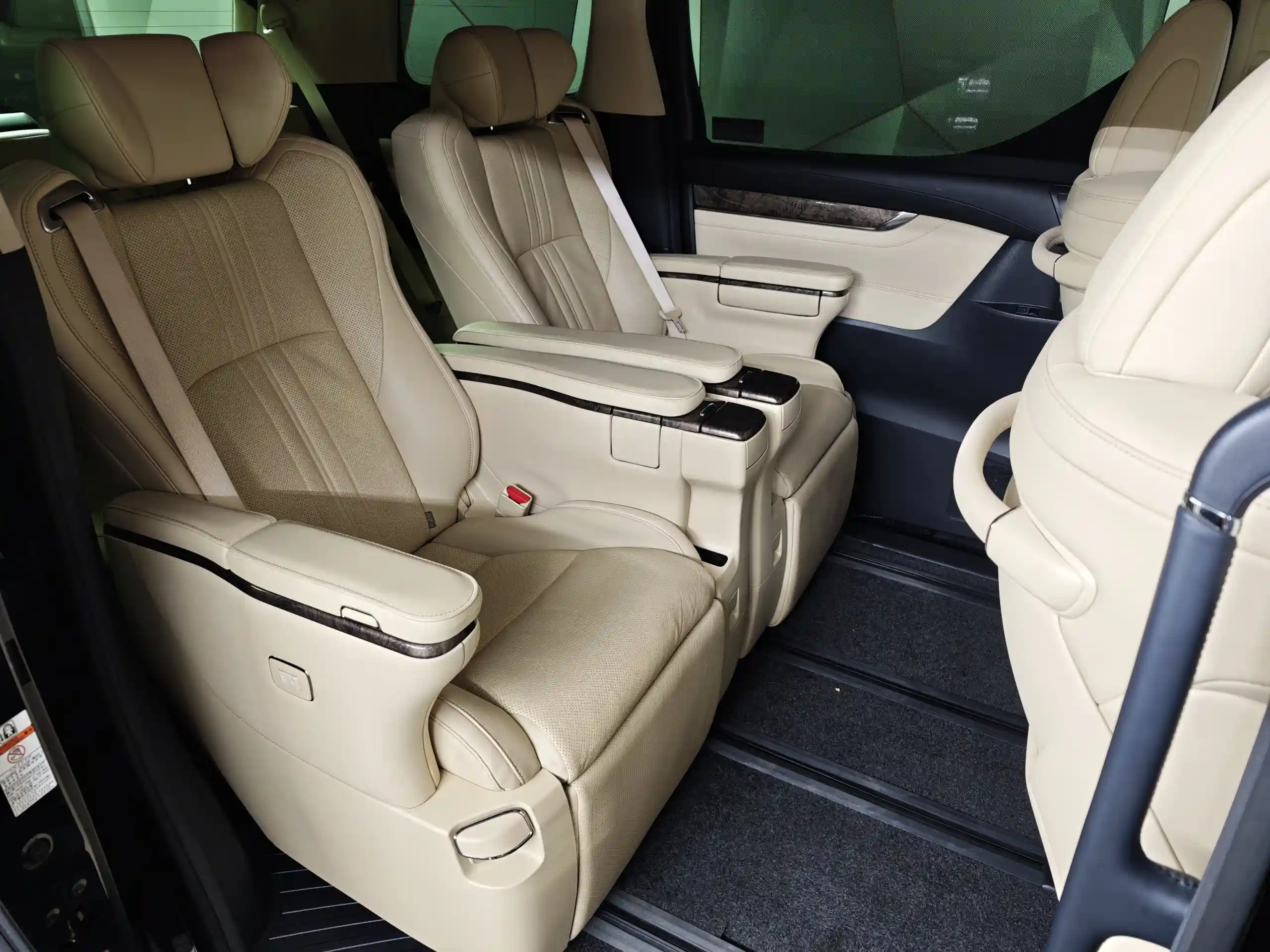 Toyota Alphard 2021