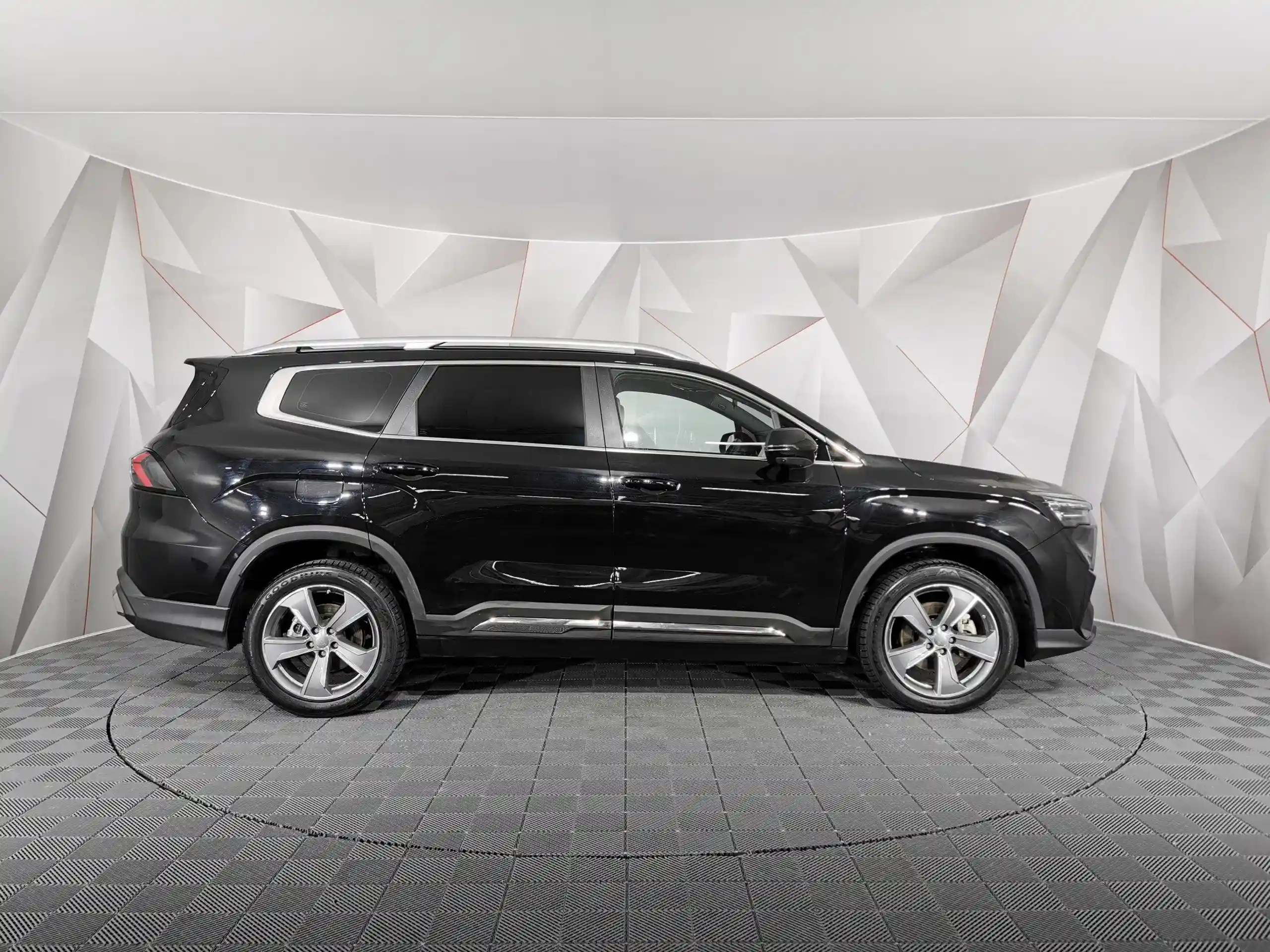 Geely Okavango 2024