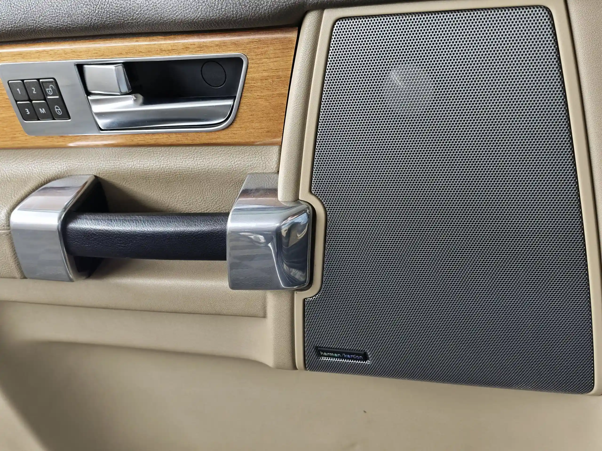 Land Rover Discovery 2012