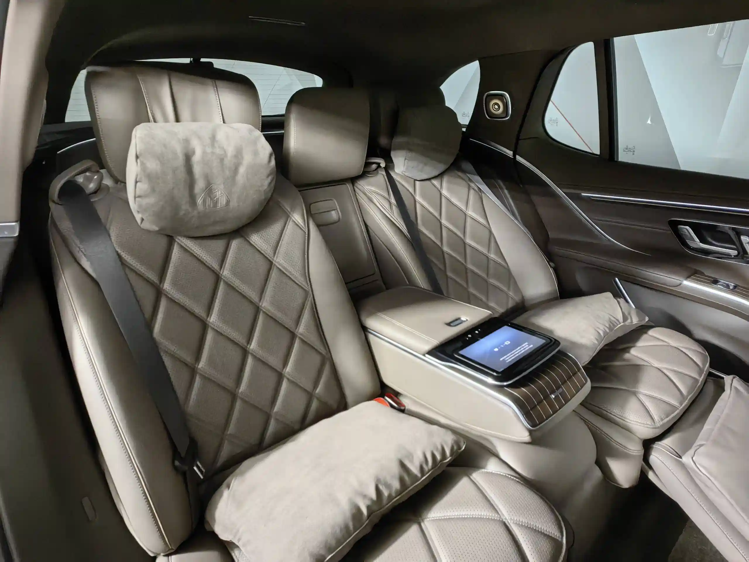 Mercedes-Benz Maybach EQS SUV 2024