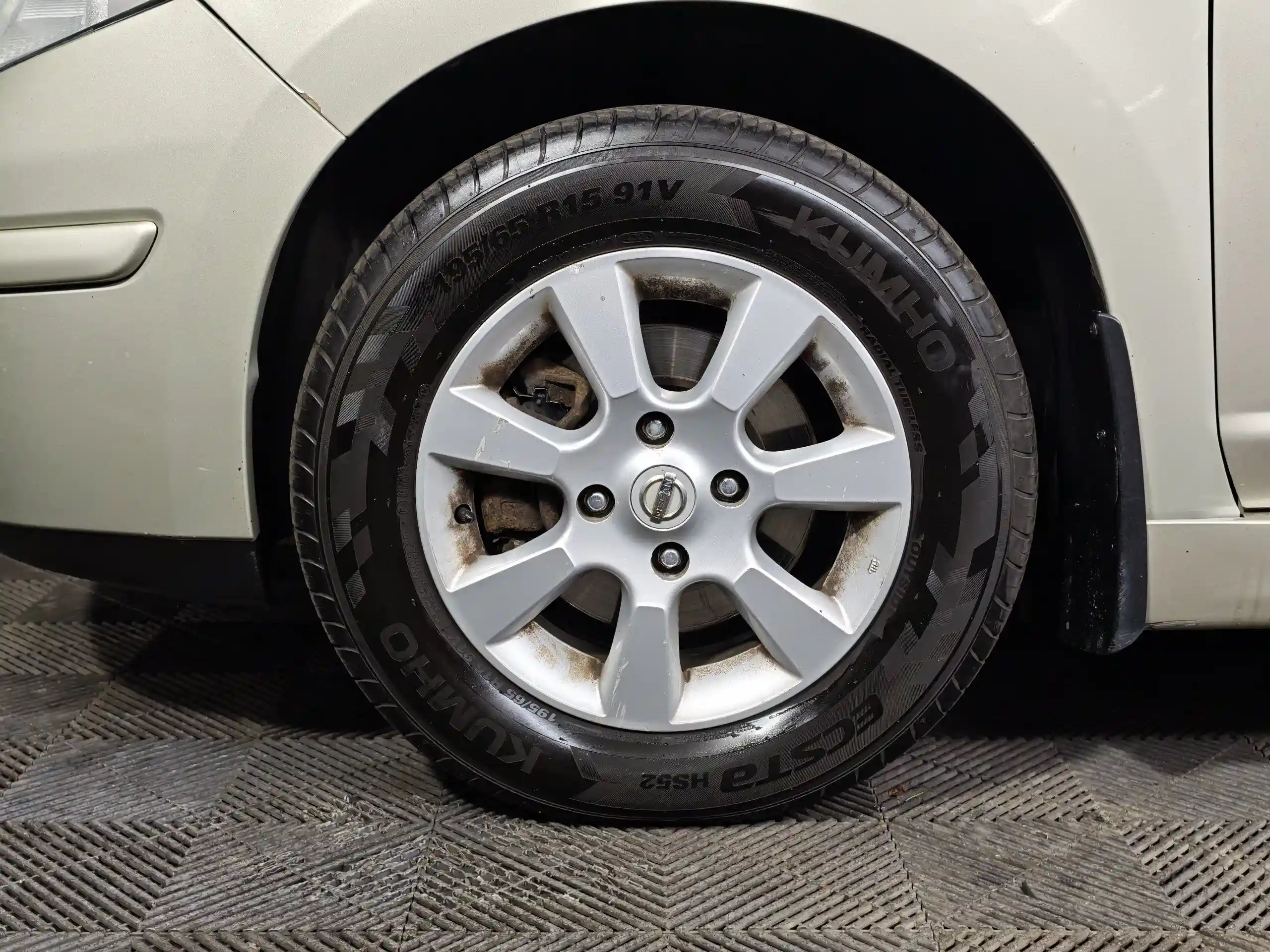 Nissan Tiida 2012
