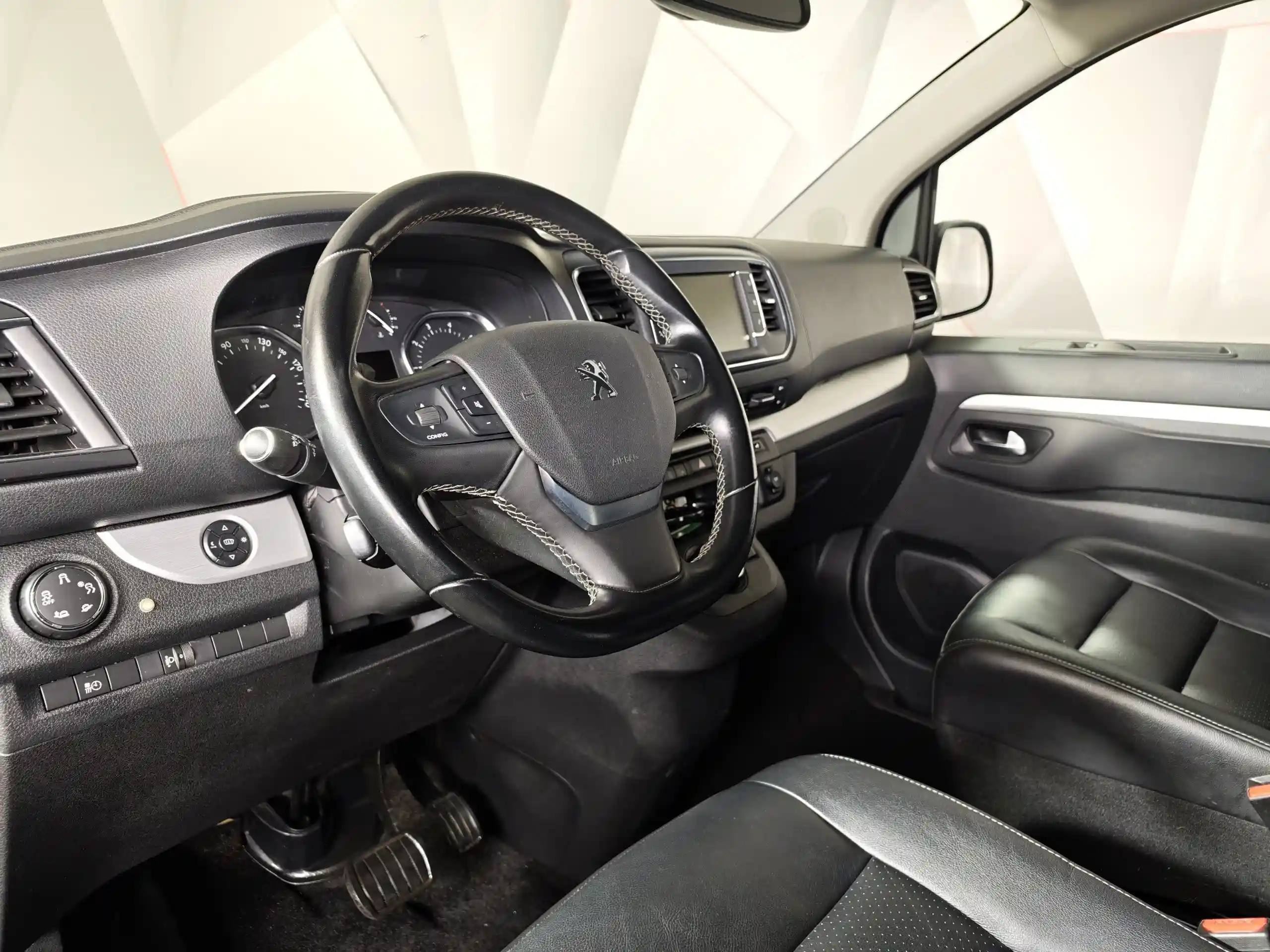 Peugeot Traveller Business 2018