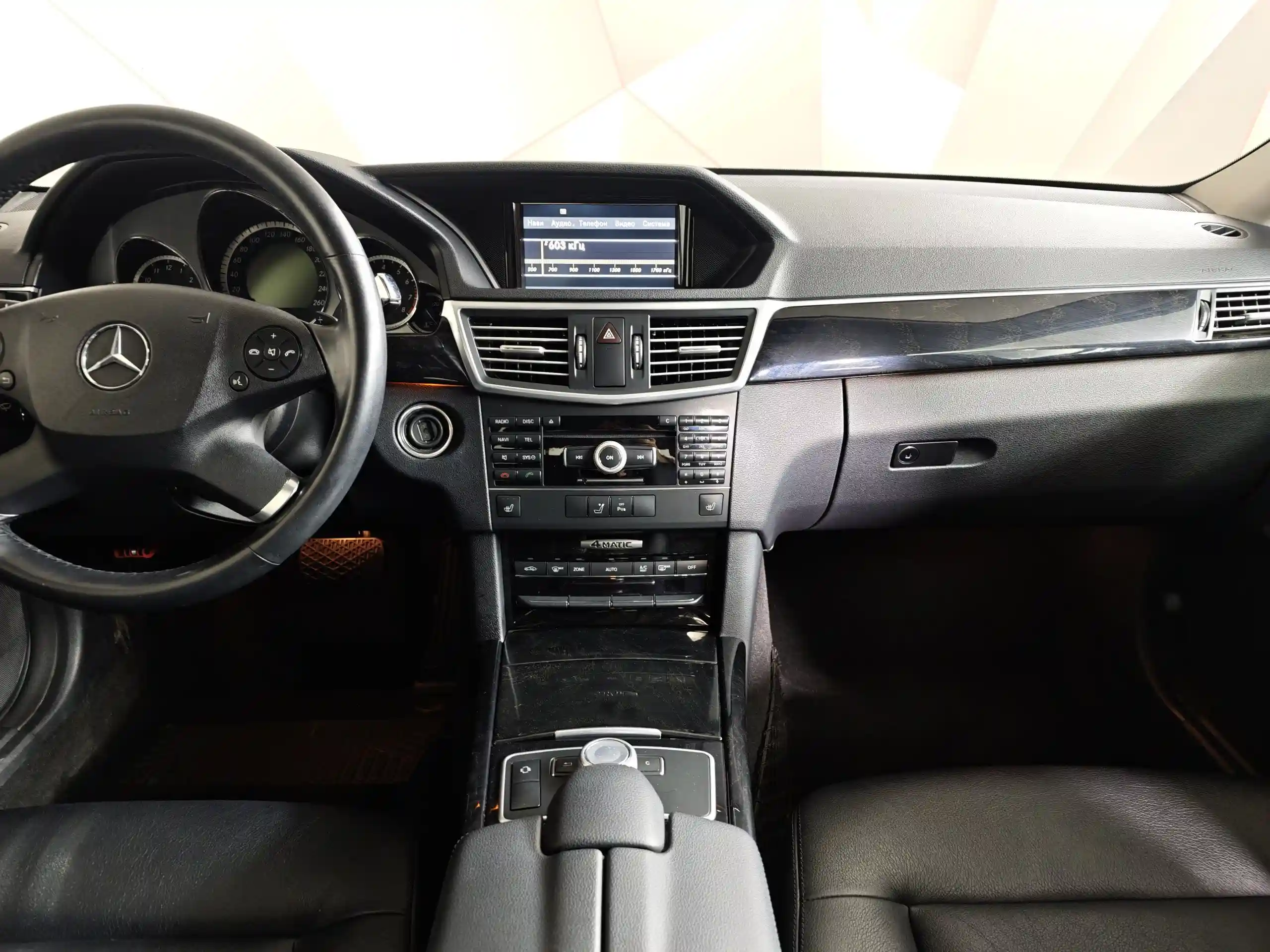 Mercedes-Benz E-Класс 2011