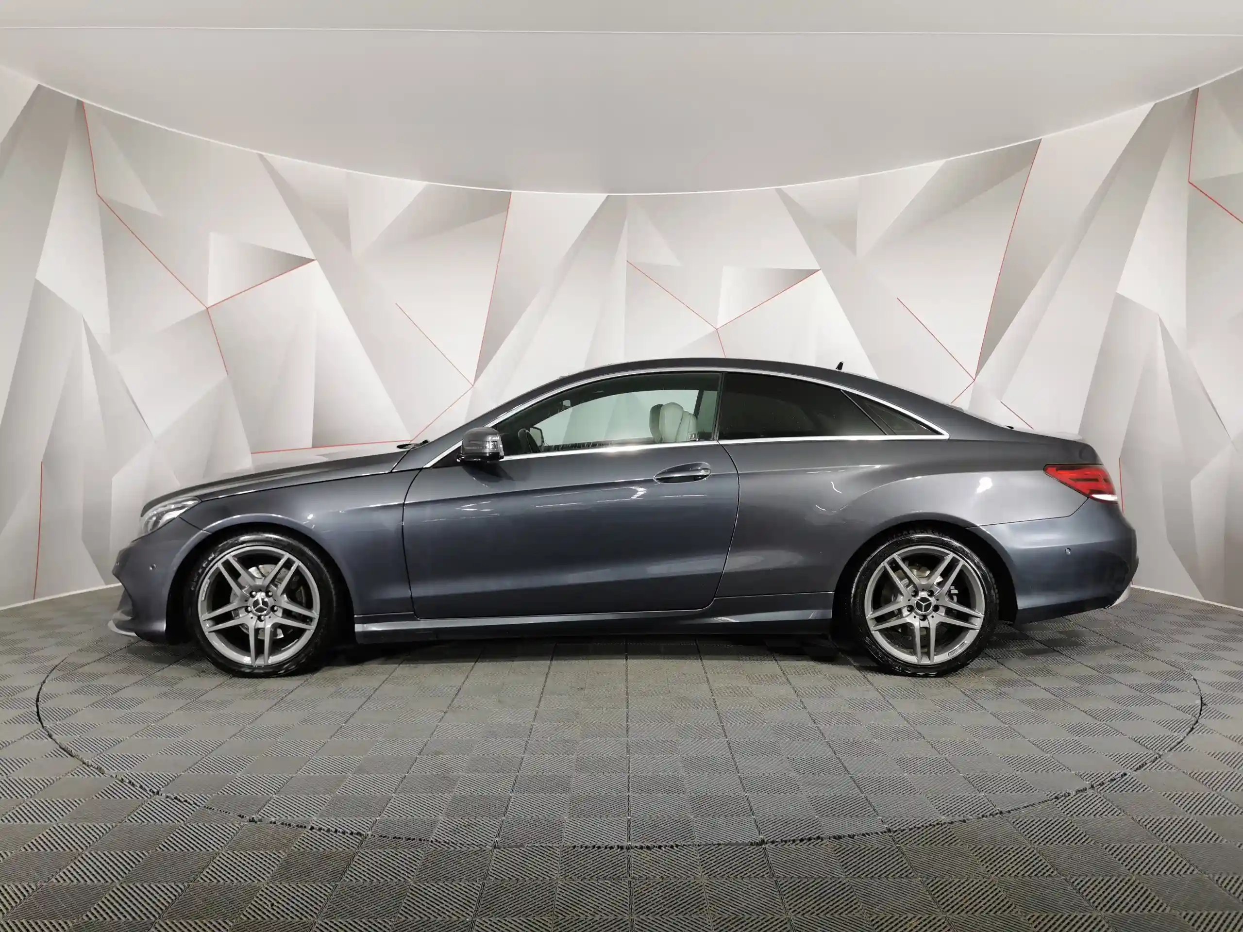 Mercedes-Benz E-Класс 2013