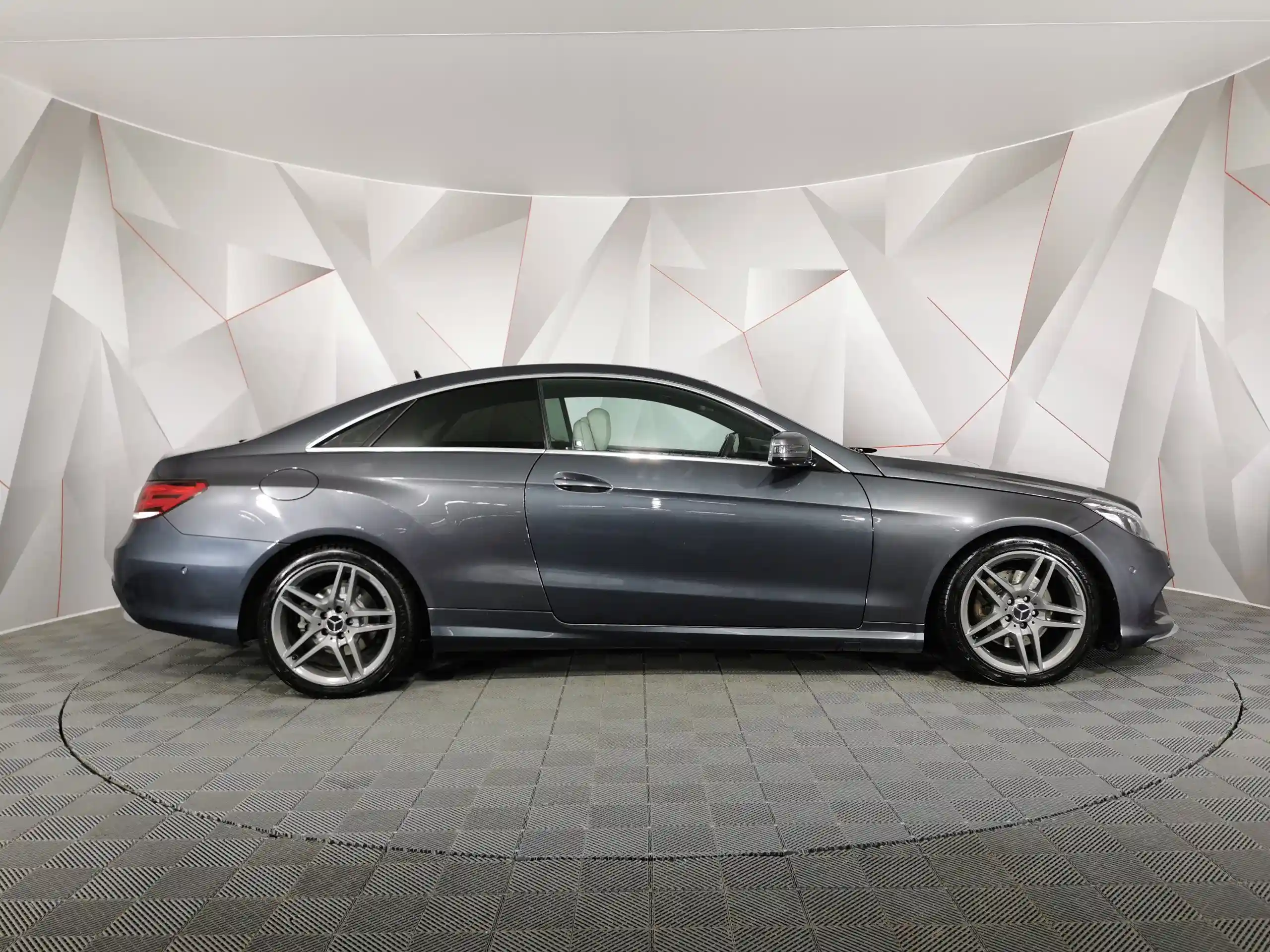 Mercedes-Benz E-Класс 2013