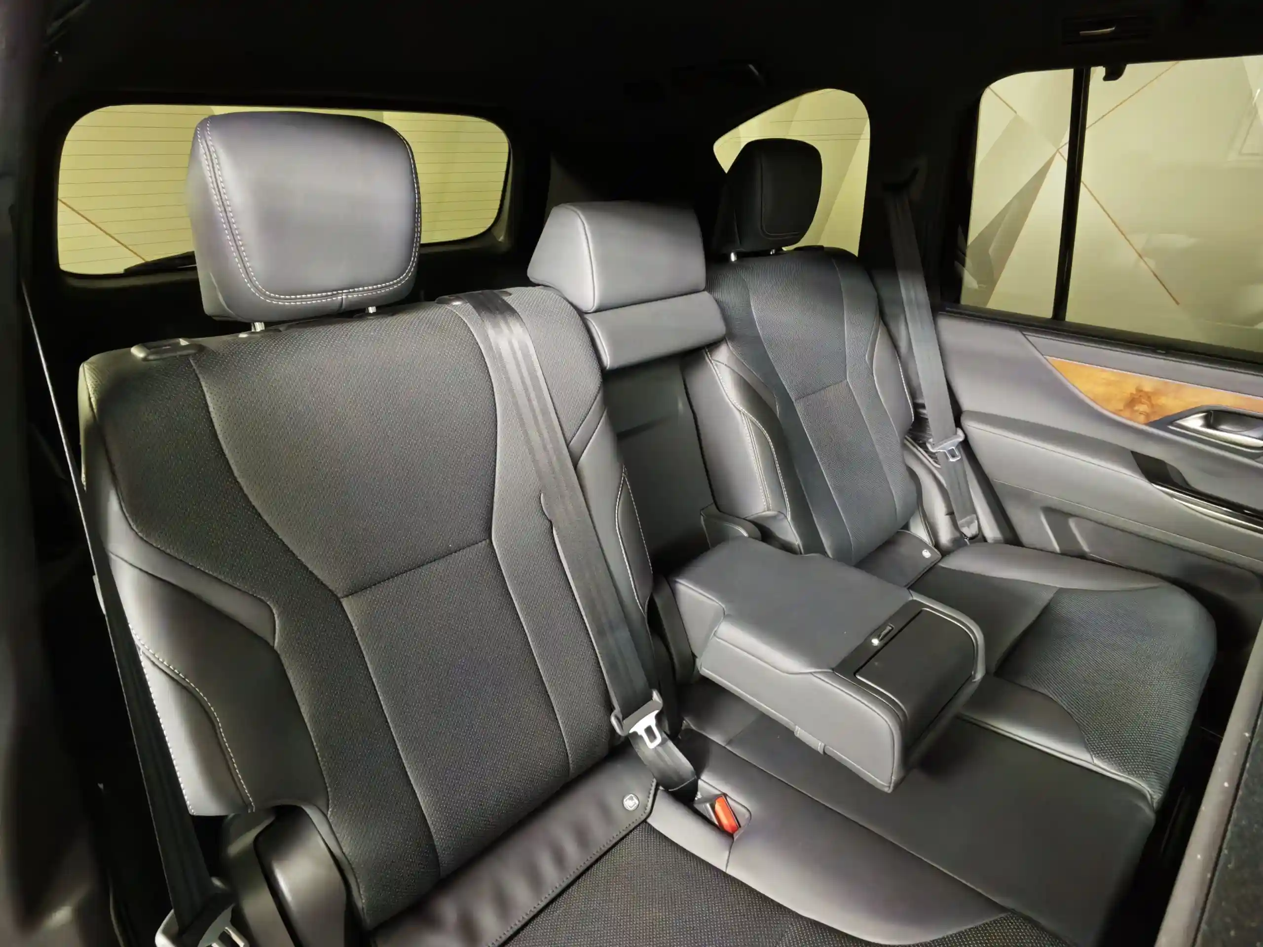 Lexus LX 2022