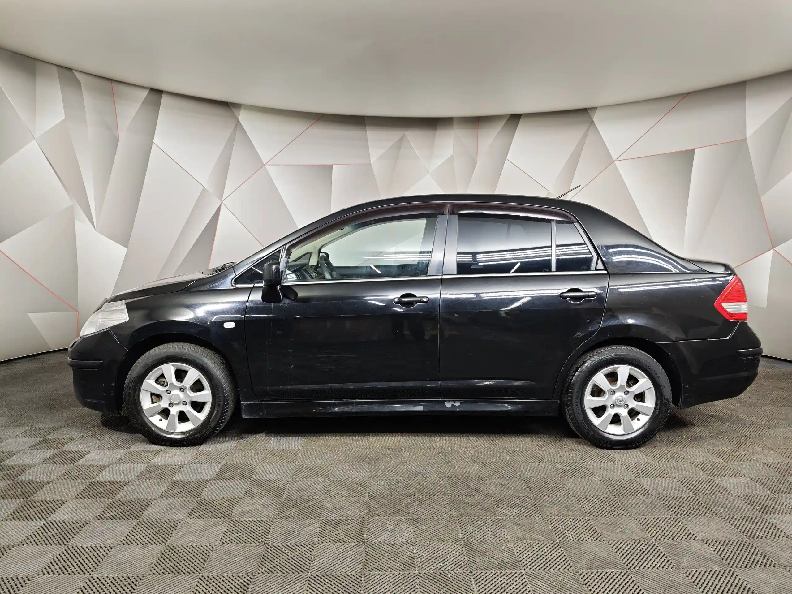 Nissan Tiida 2010