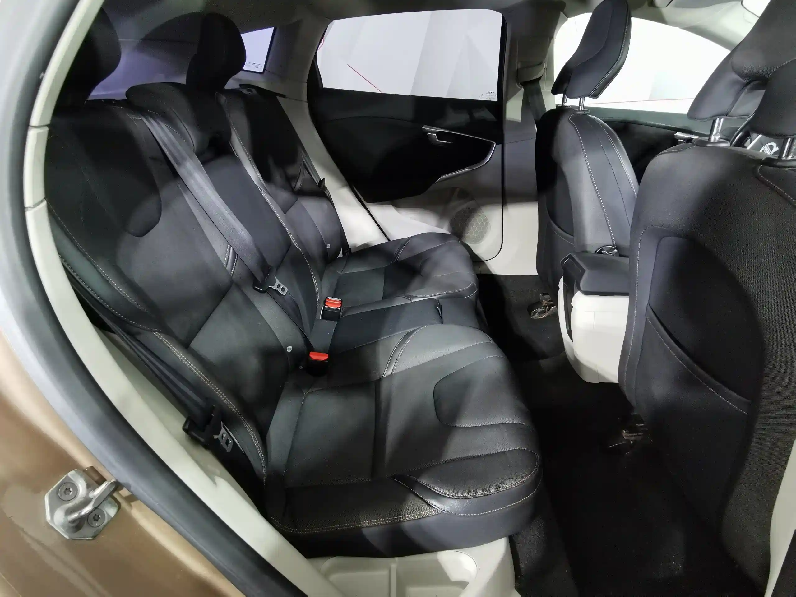 Volvo V40 2014