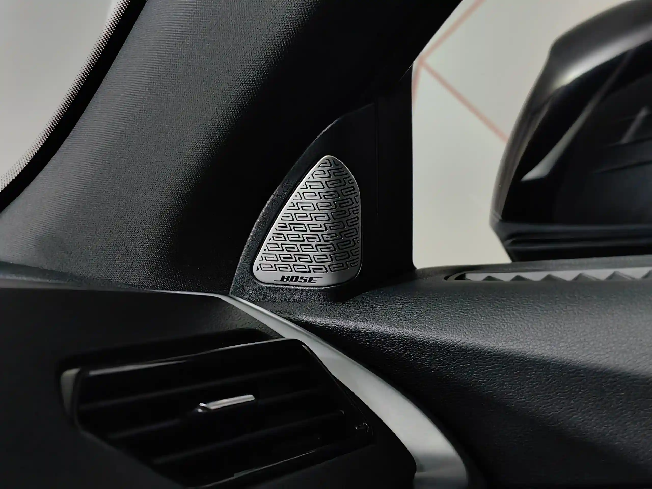 Geely Tugella 2022