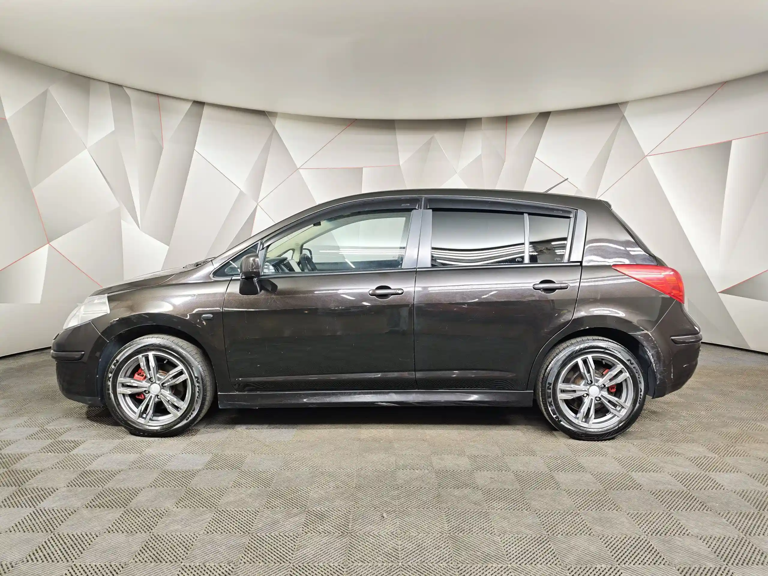 Nissan Tiida 2012