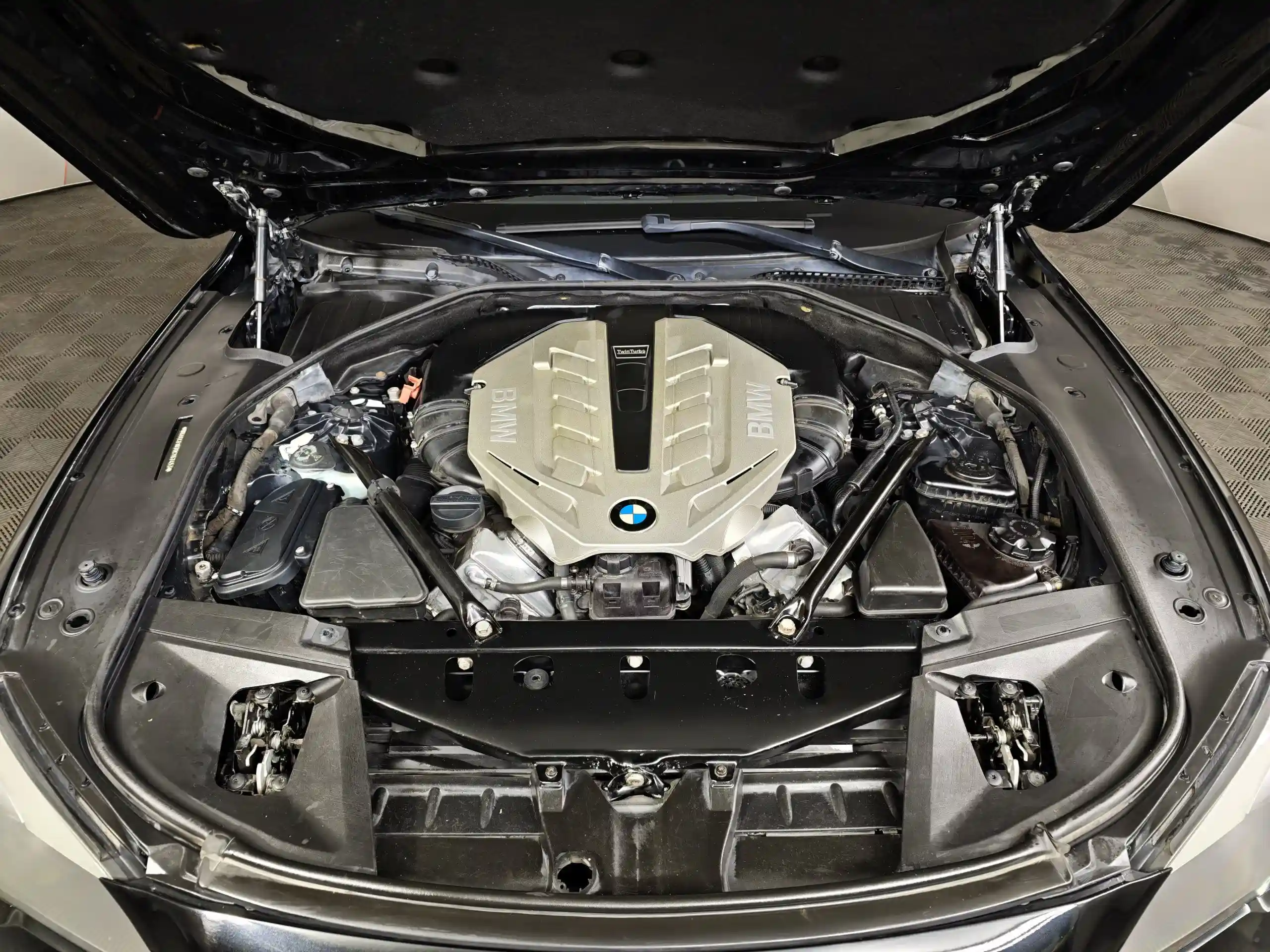 BMW 7 серия 2010
