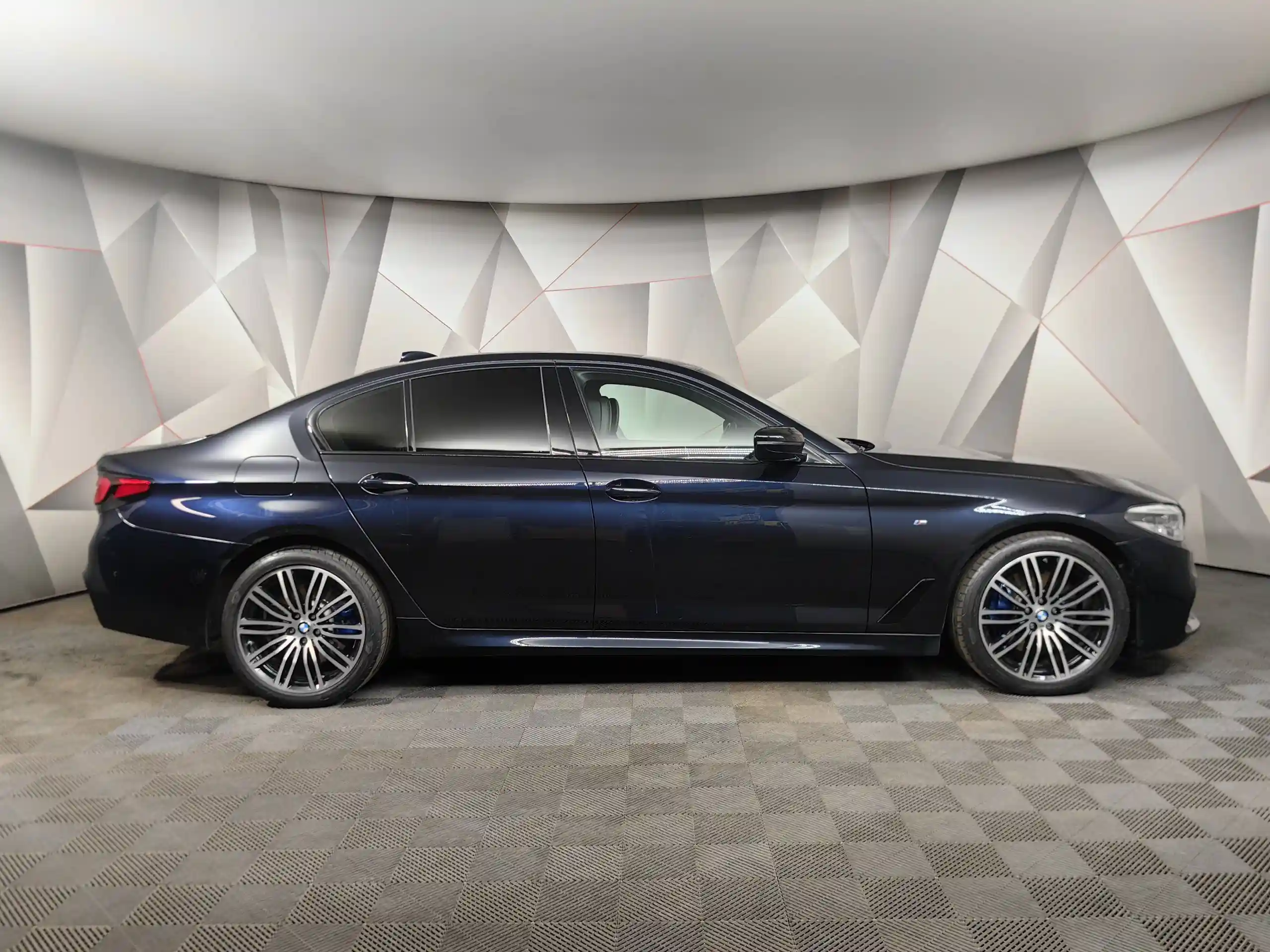 BMW 5 серия 2019
