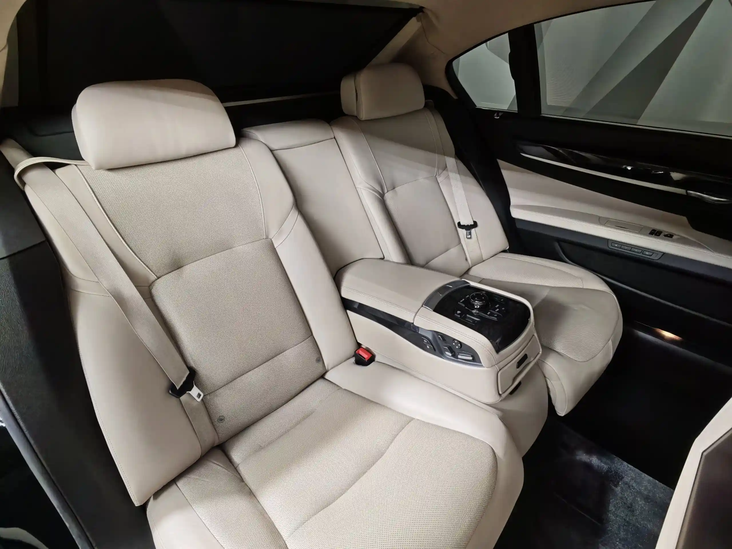 BMW 7 серия 2010