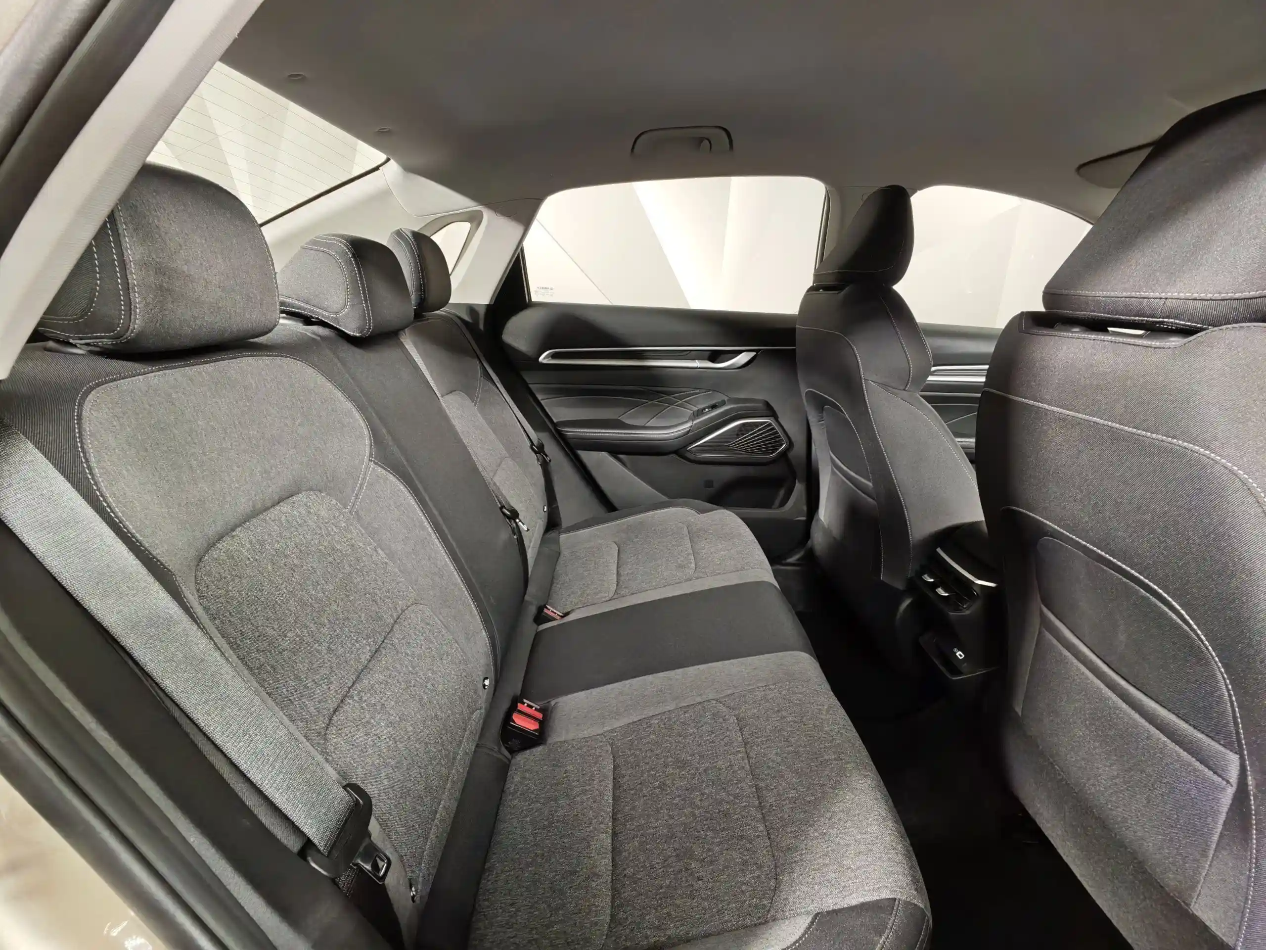Geely Emgrand 2023