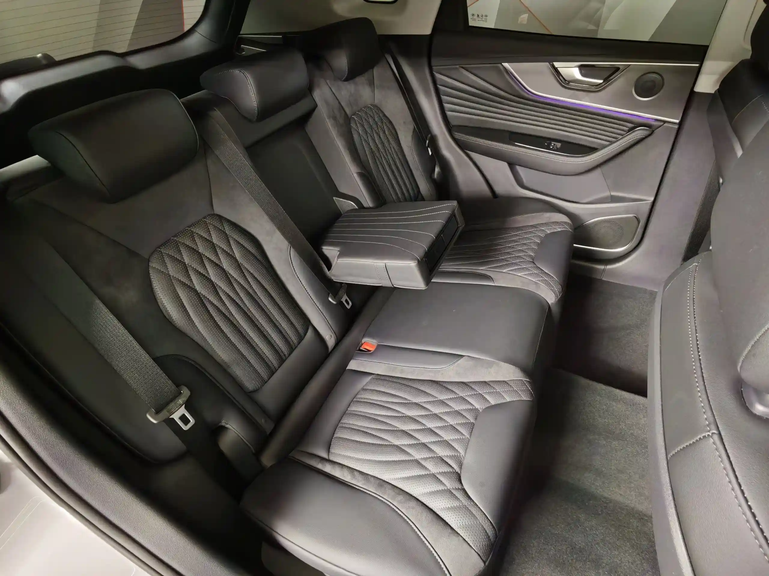 Hongqi HS5 2024