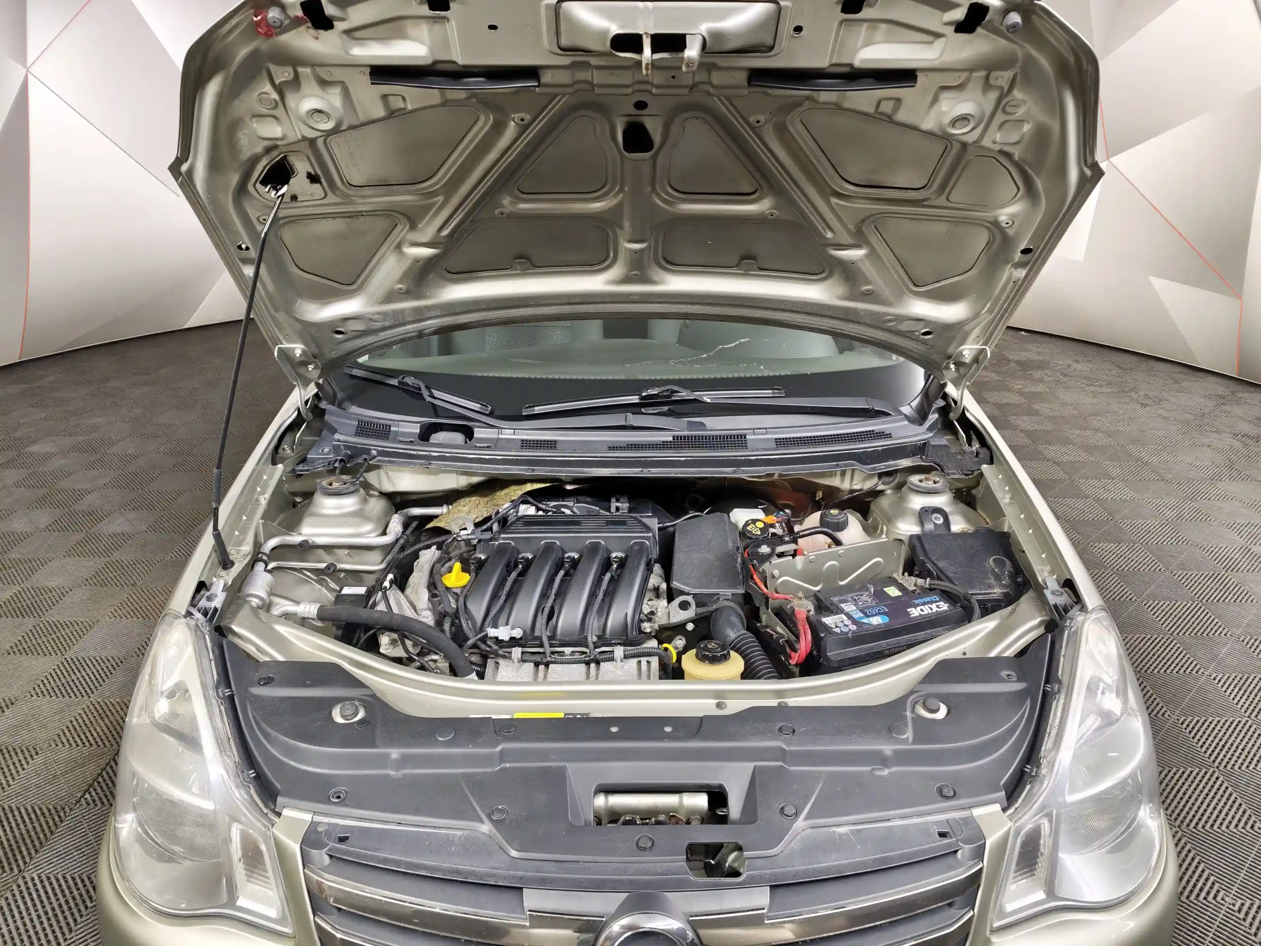 Nissan Almera 2015