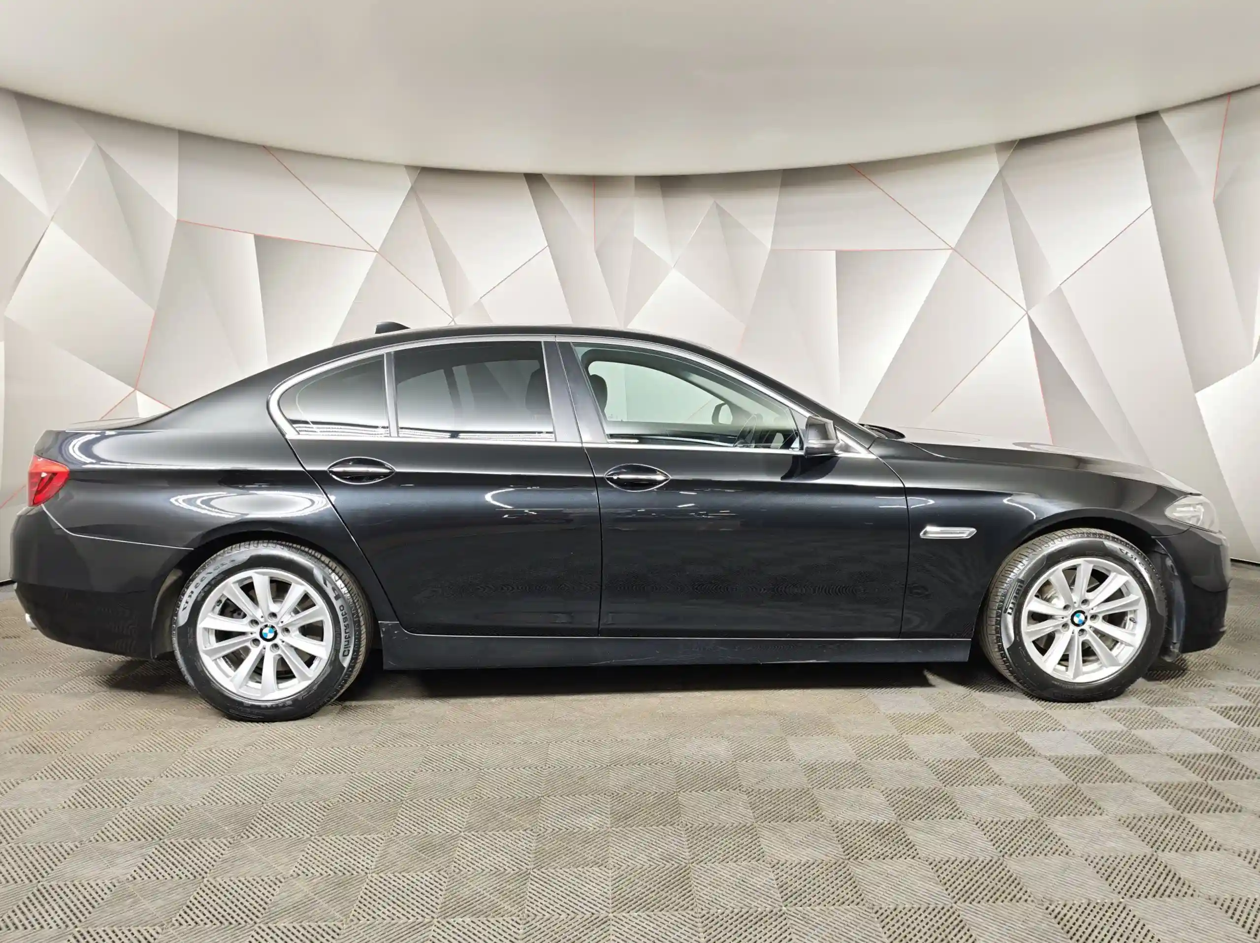 BMW 5 серия 2016
