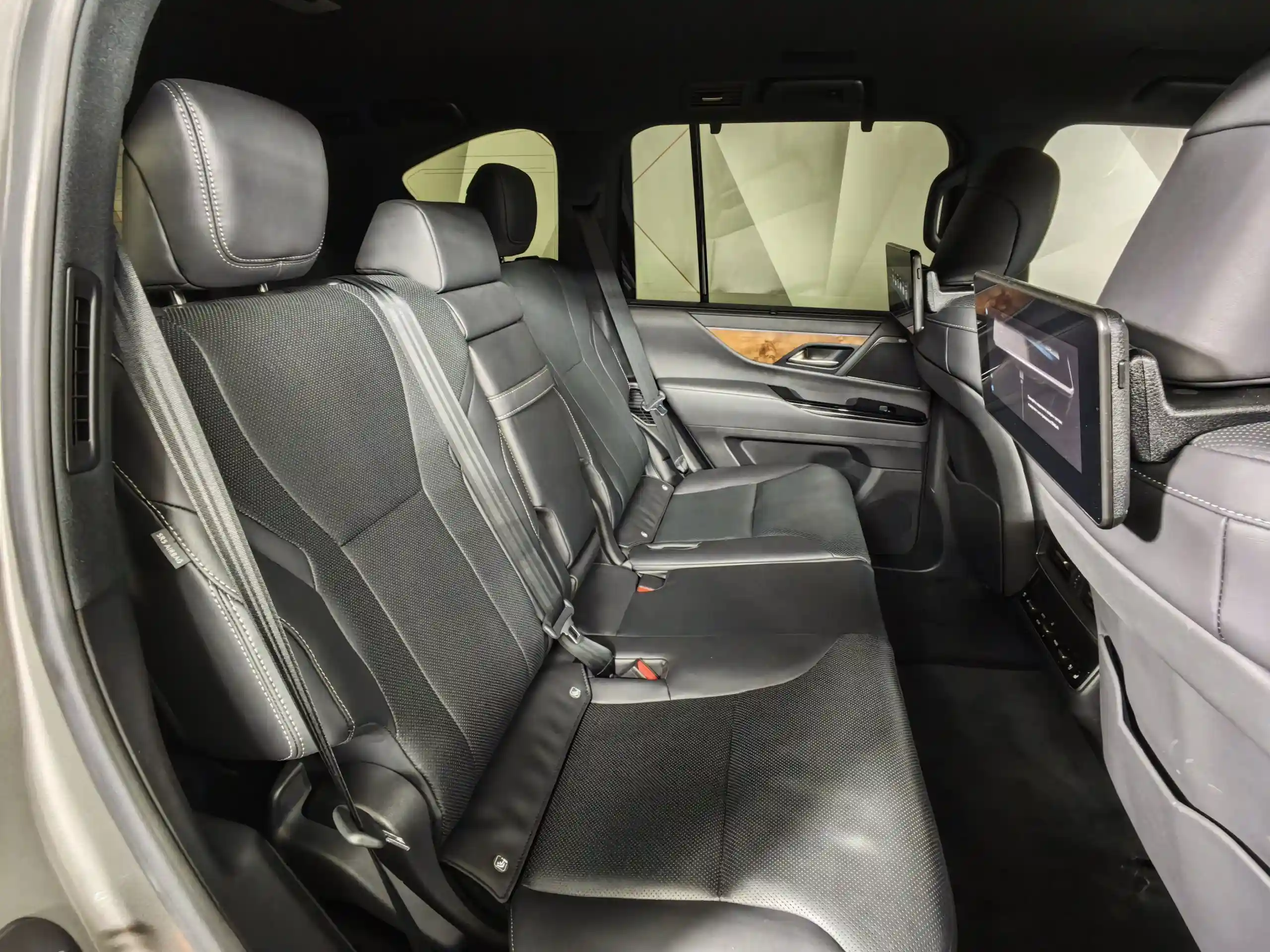 Lexus LX 2022