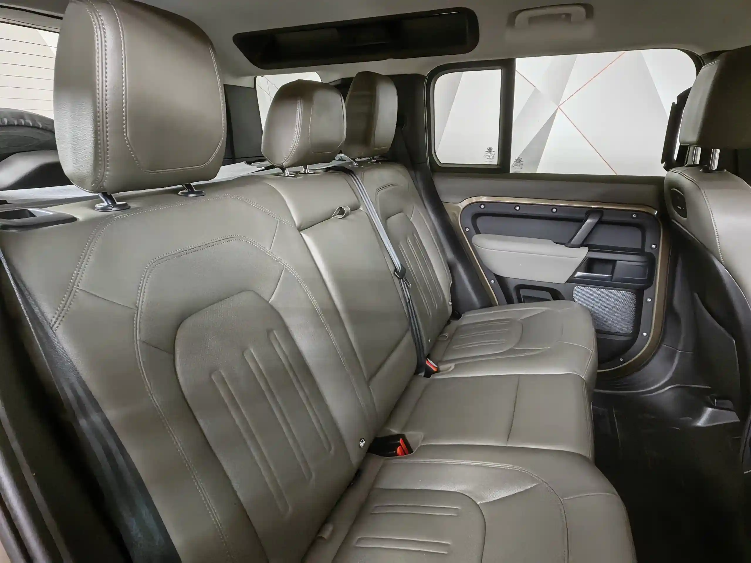 Land Rover Defender 2021