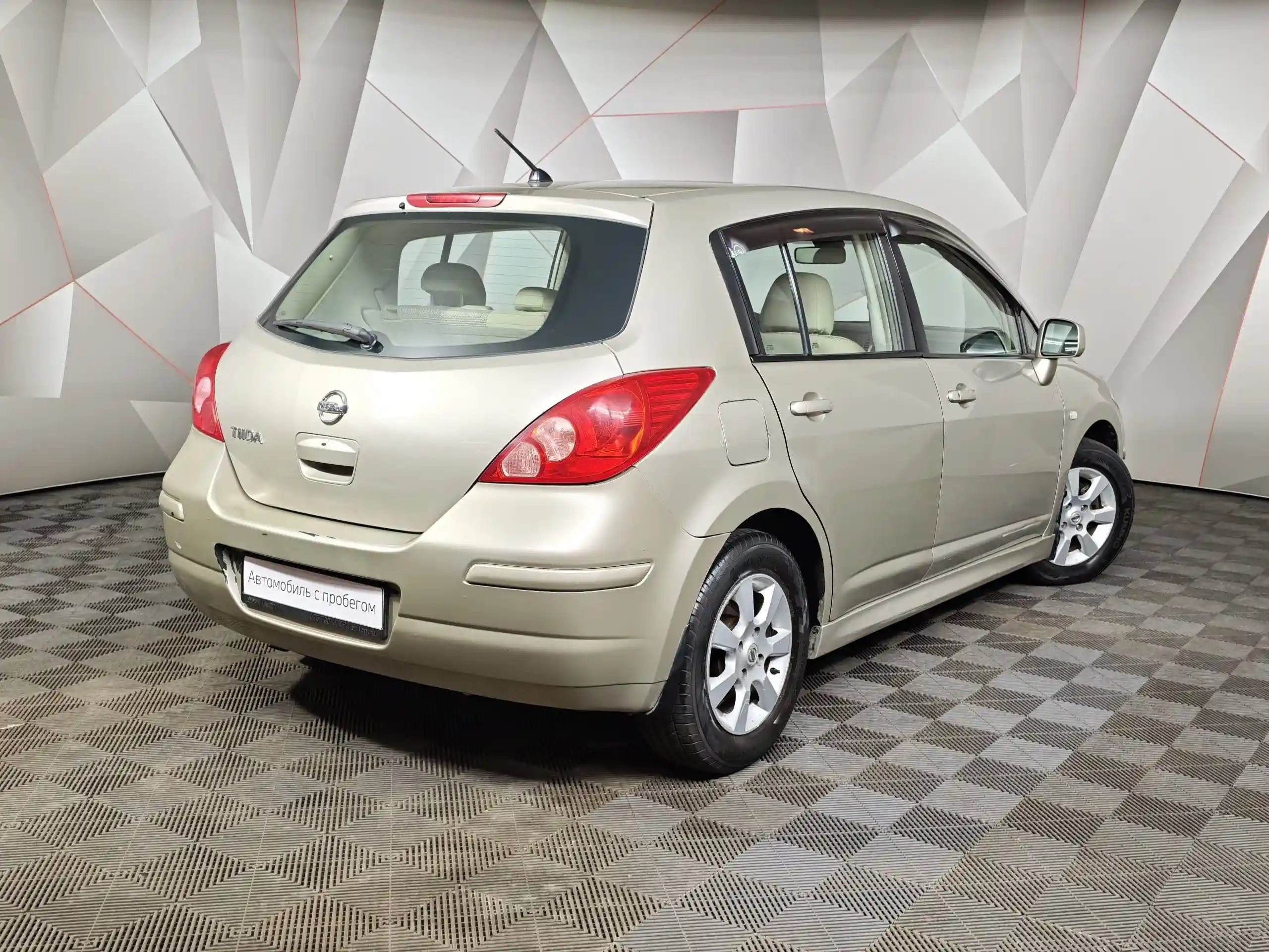 Nissan Tiida 2012