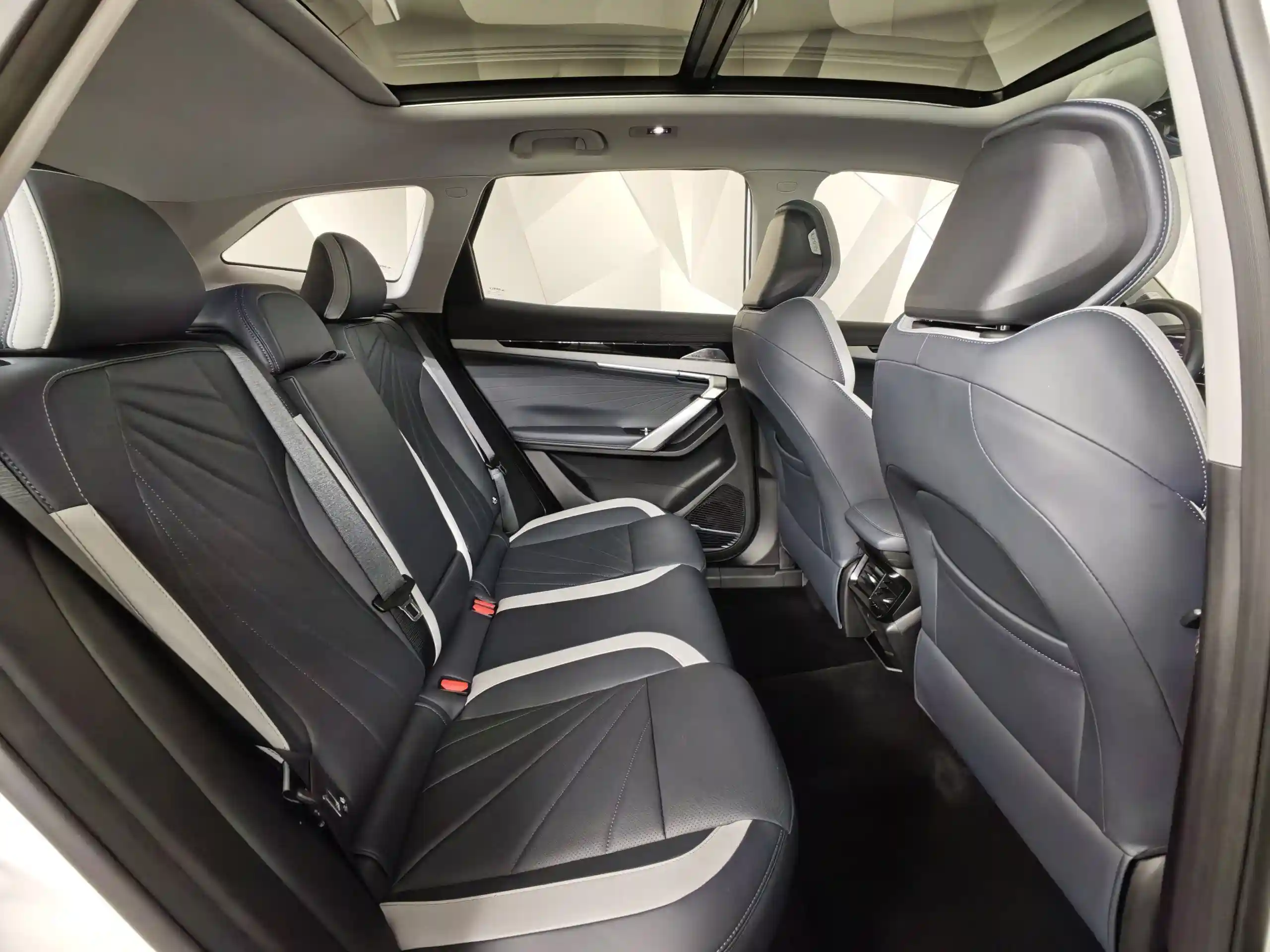 Geely Atlas 2024