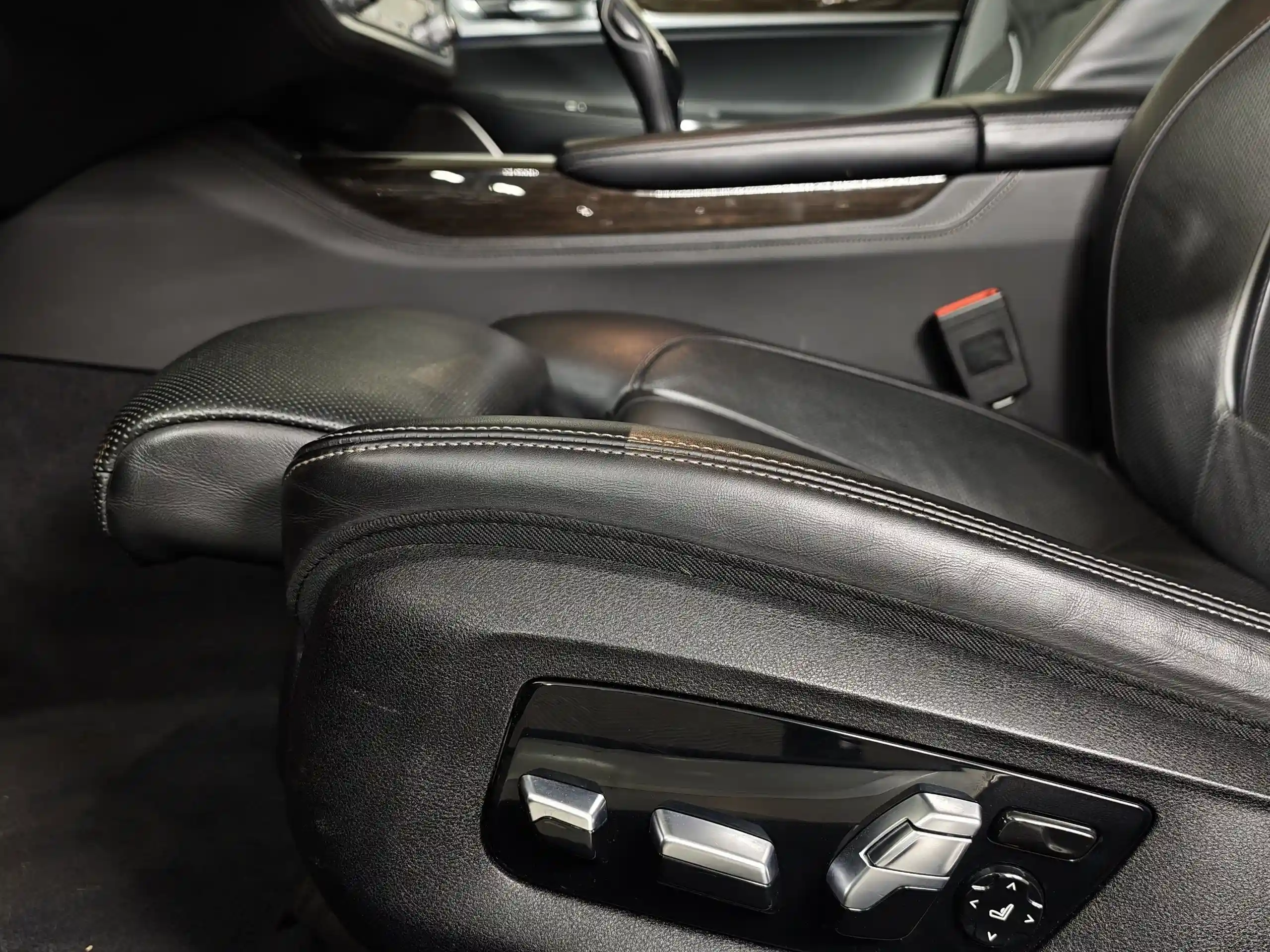 BMW 7 серия 2021