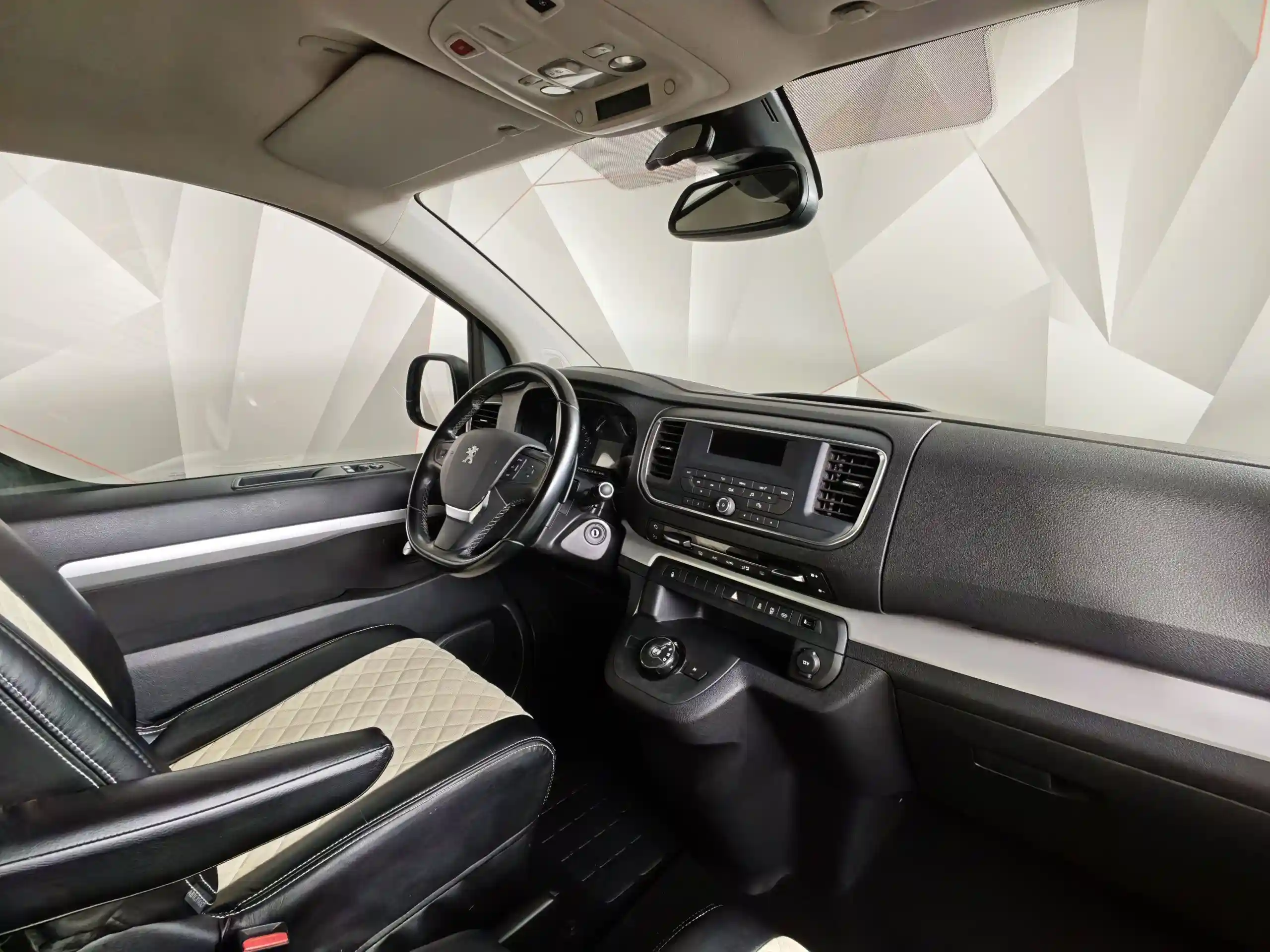 Peugeot Traveller 2021