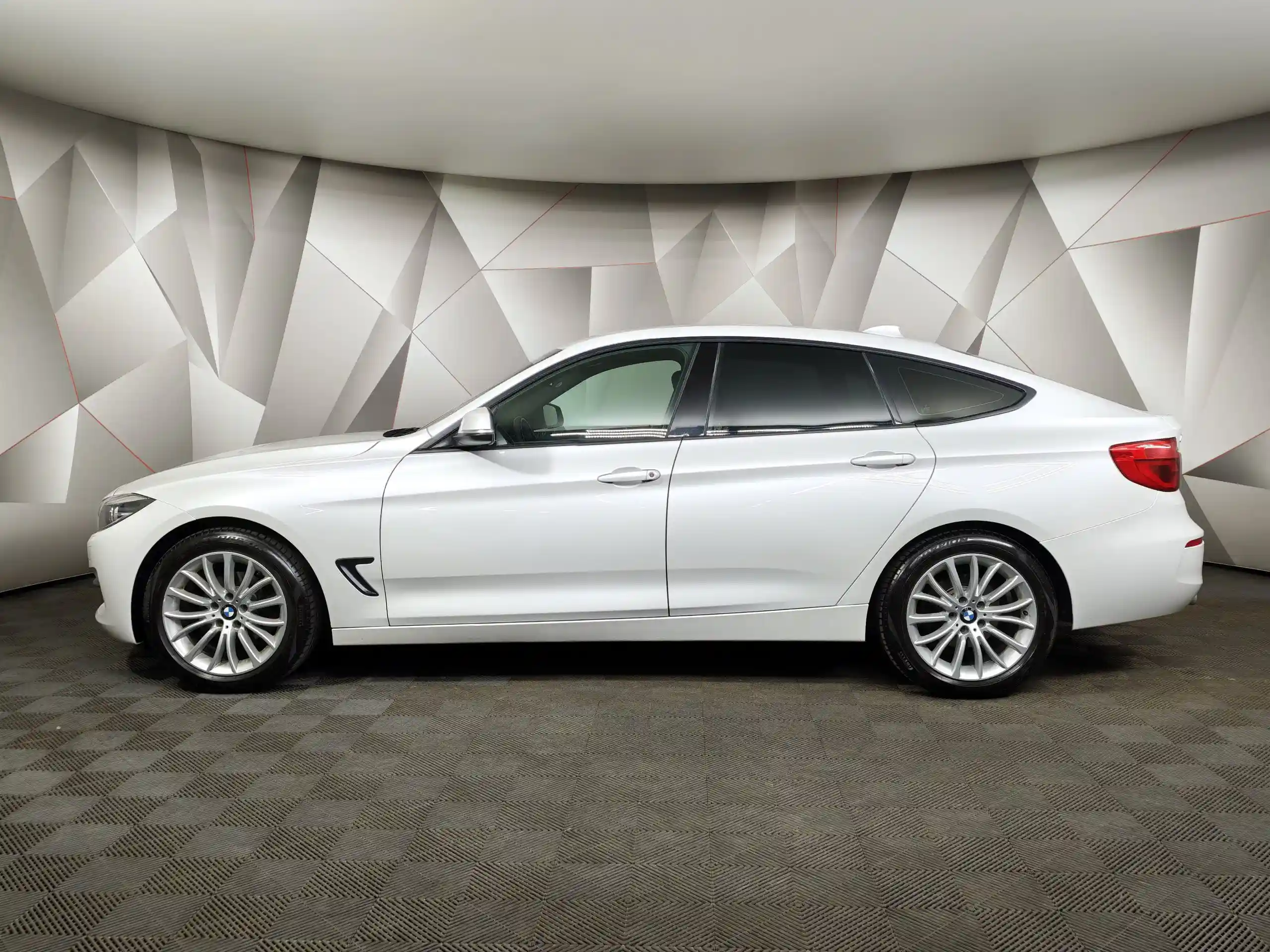 BMW 3 серия 2019