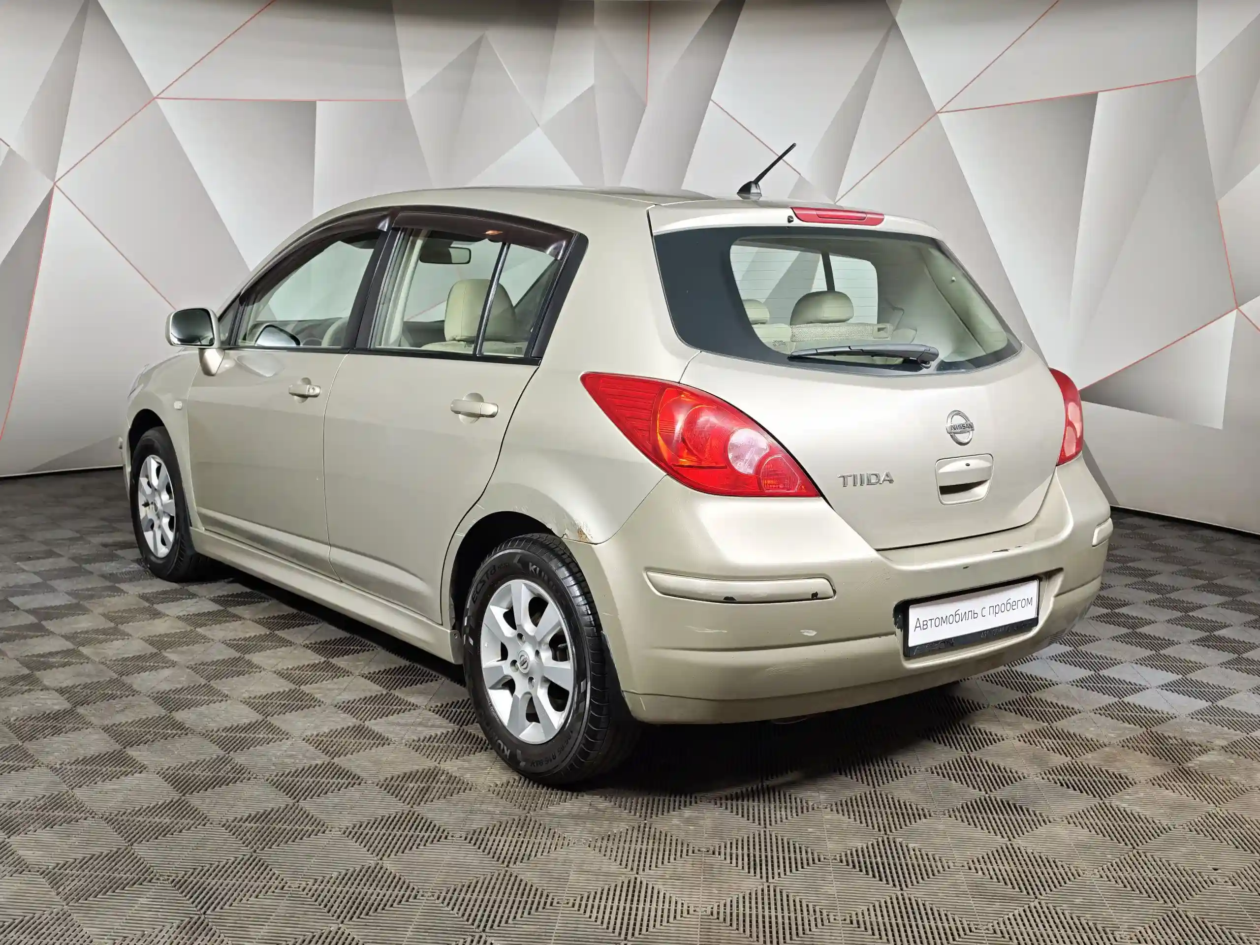 Nissan Tiida 2012