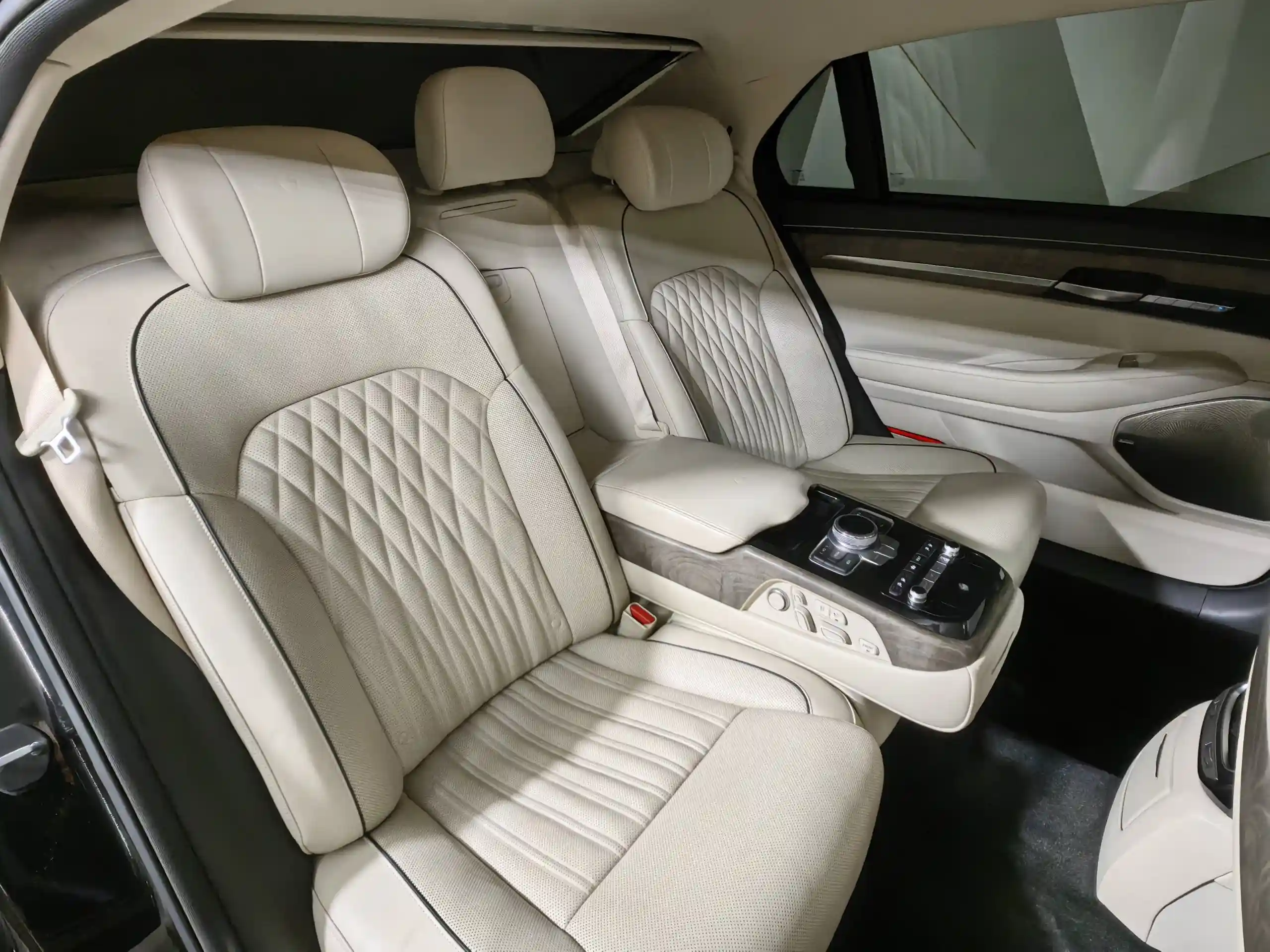 Genesis G90 2021