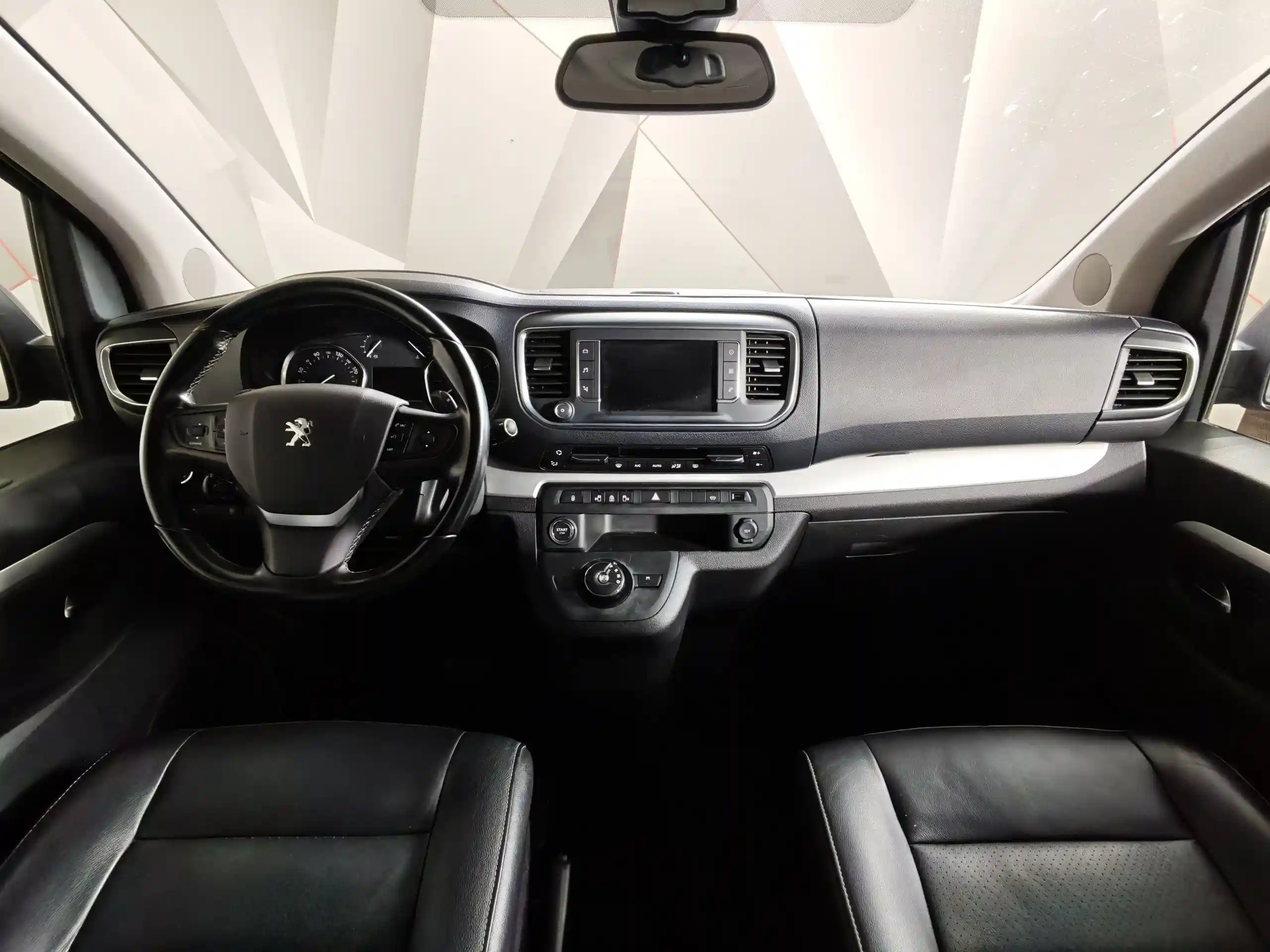 Peugeot Traveller Business 2018