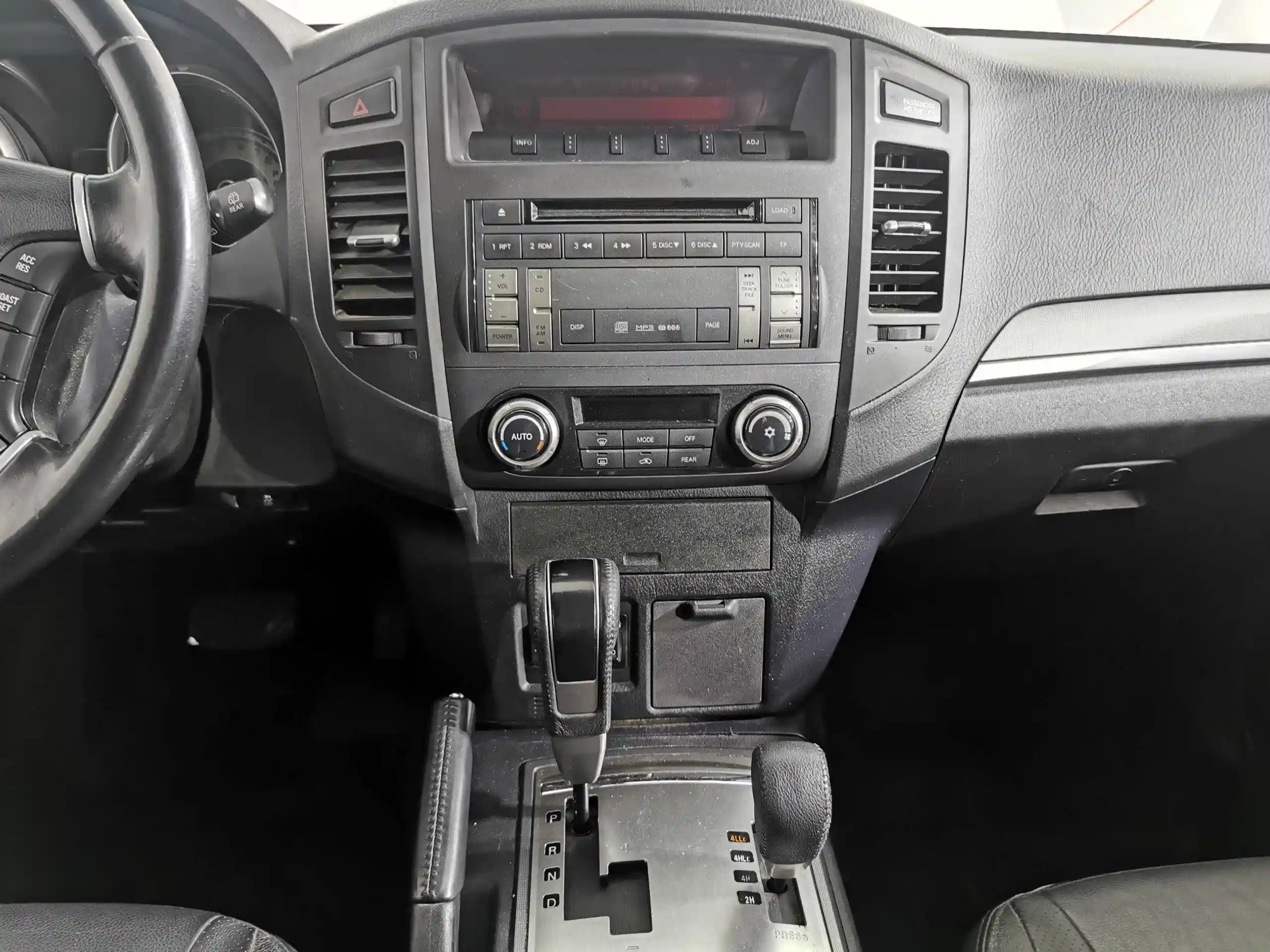 Mitsubishi Pajero 2012