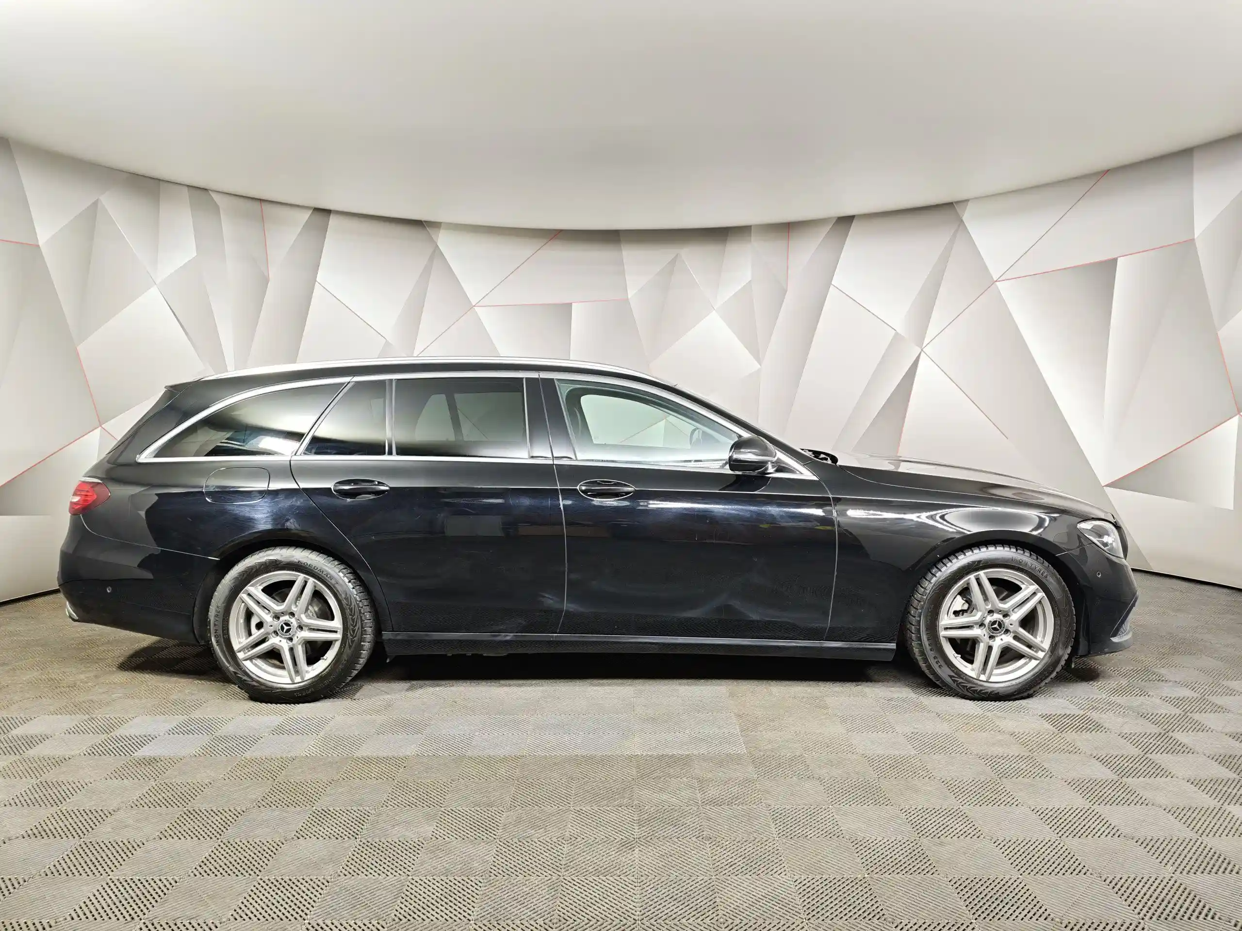 Mercedes-Benz E-Класс 2021