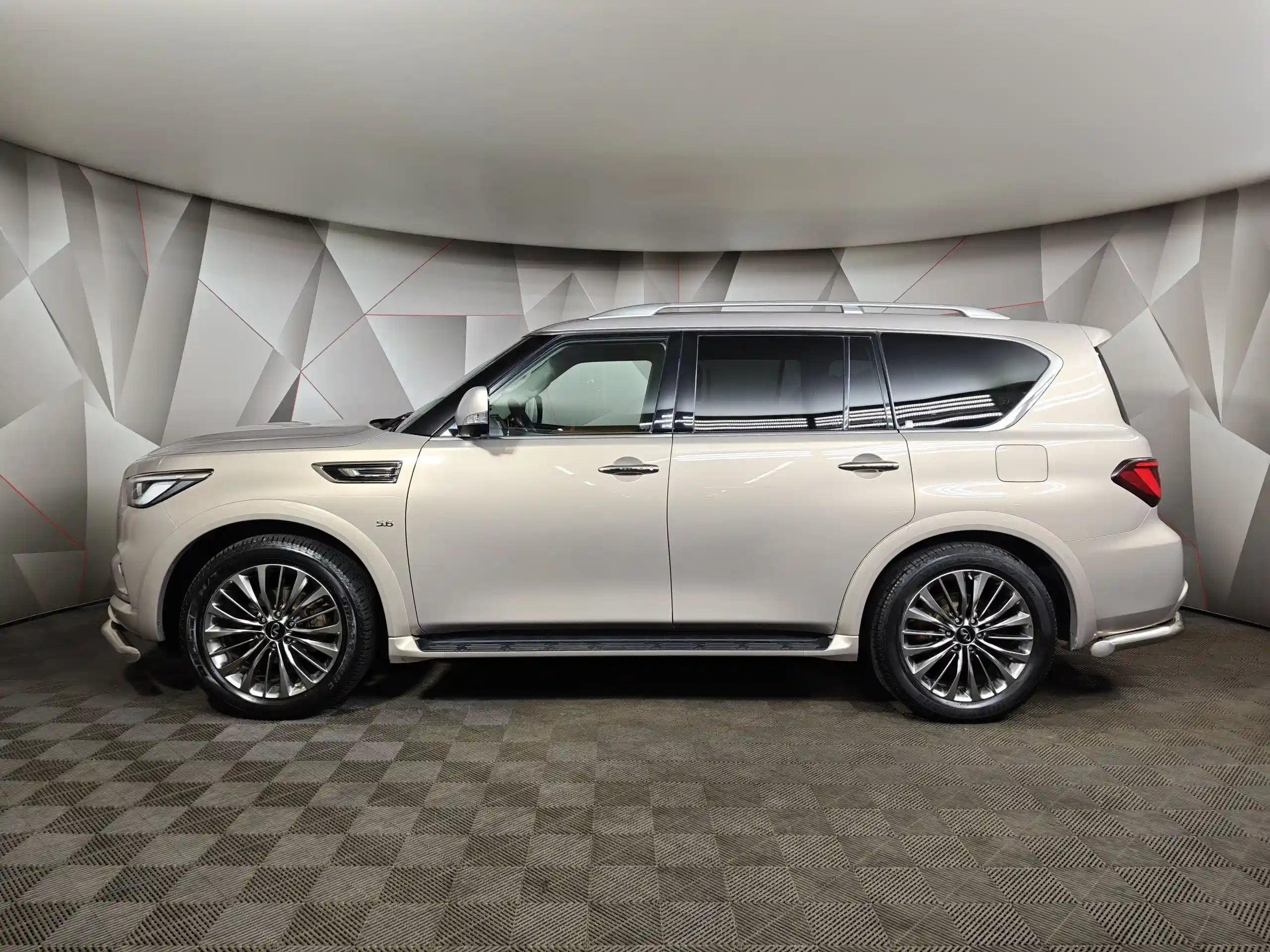 Infiniti QX80 2020