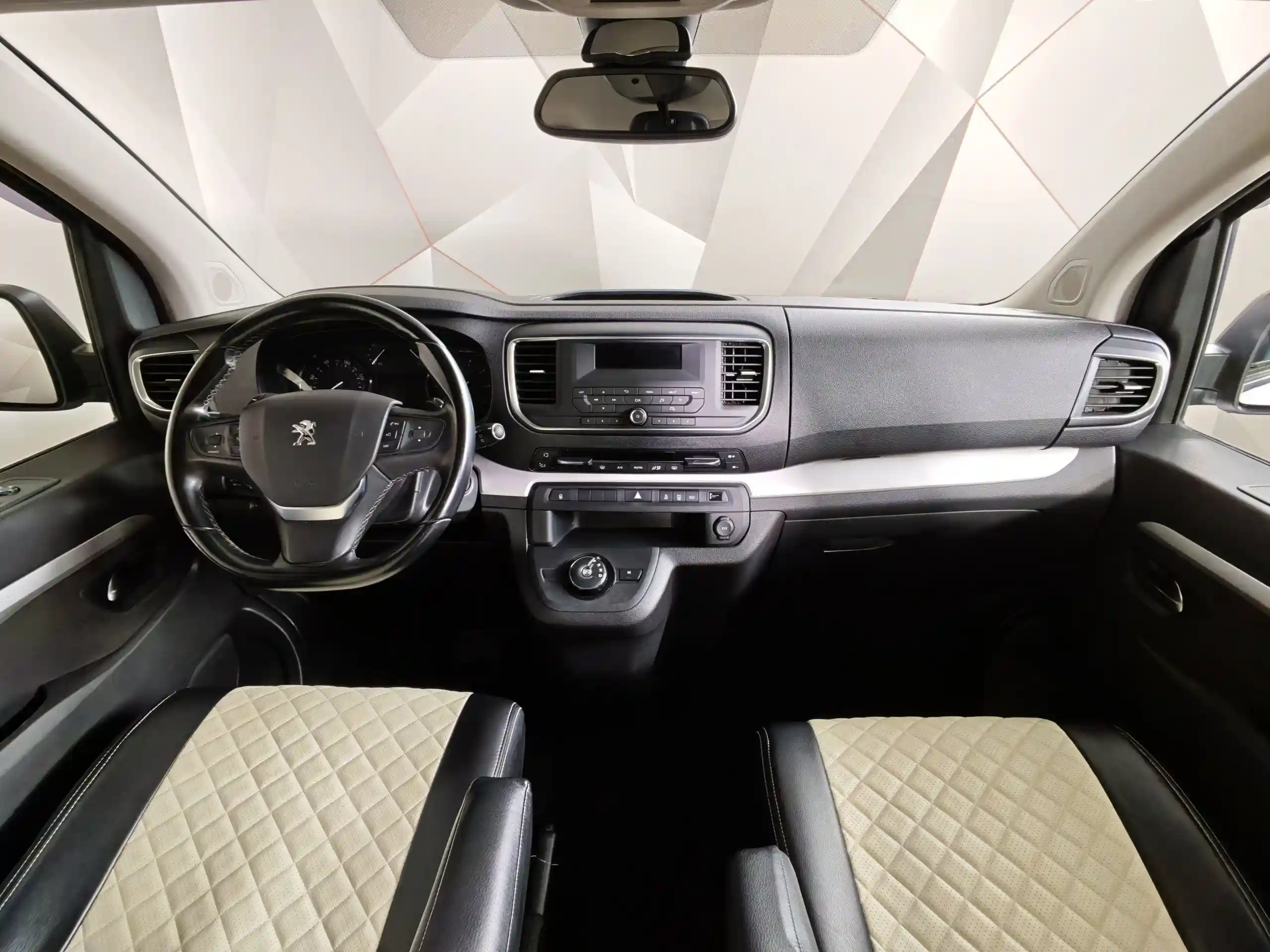 Peugeot Traveller 2021