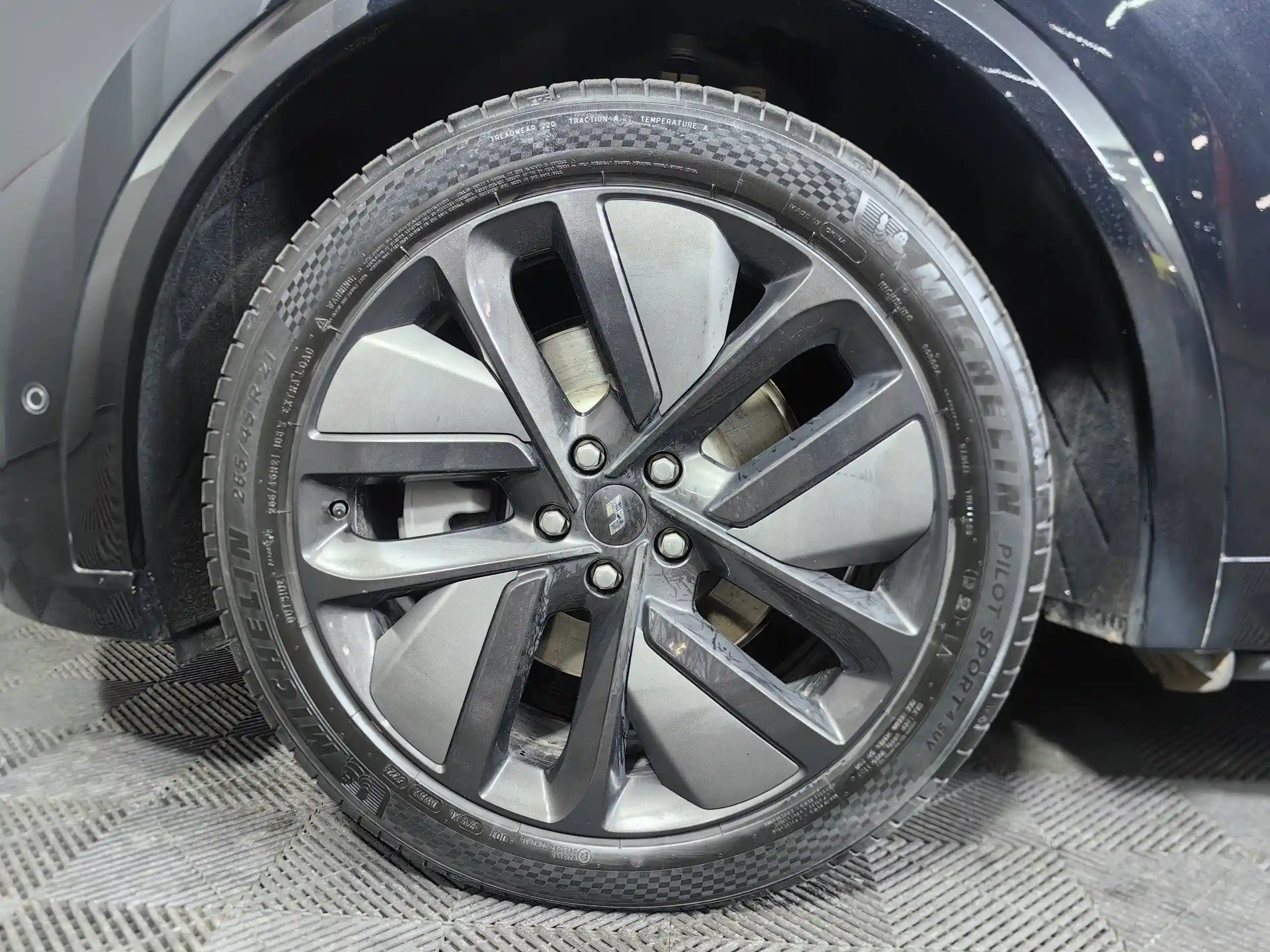 Li Auto L9 2025