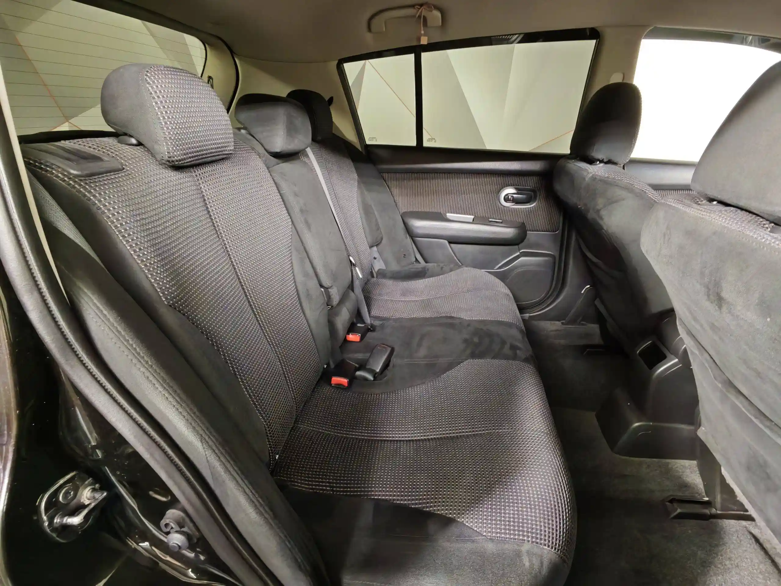 Nissan Tiida 2012