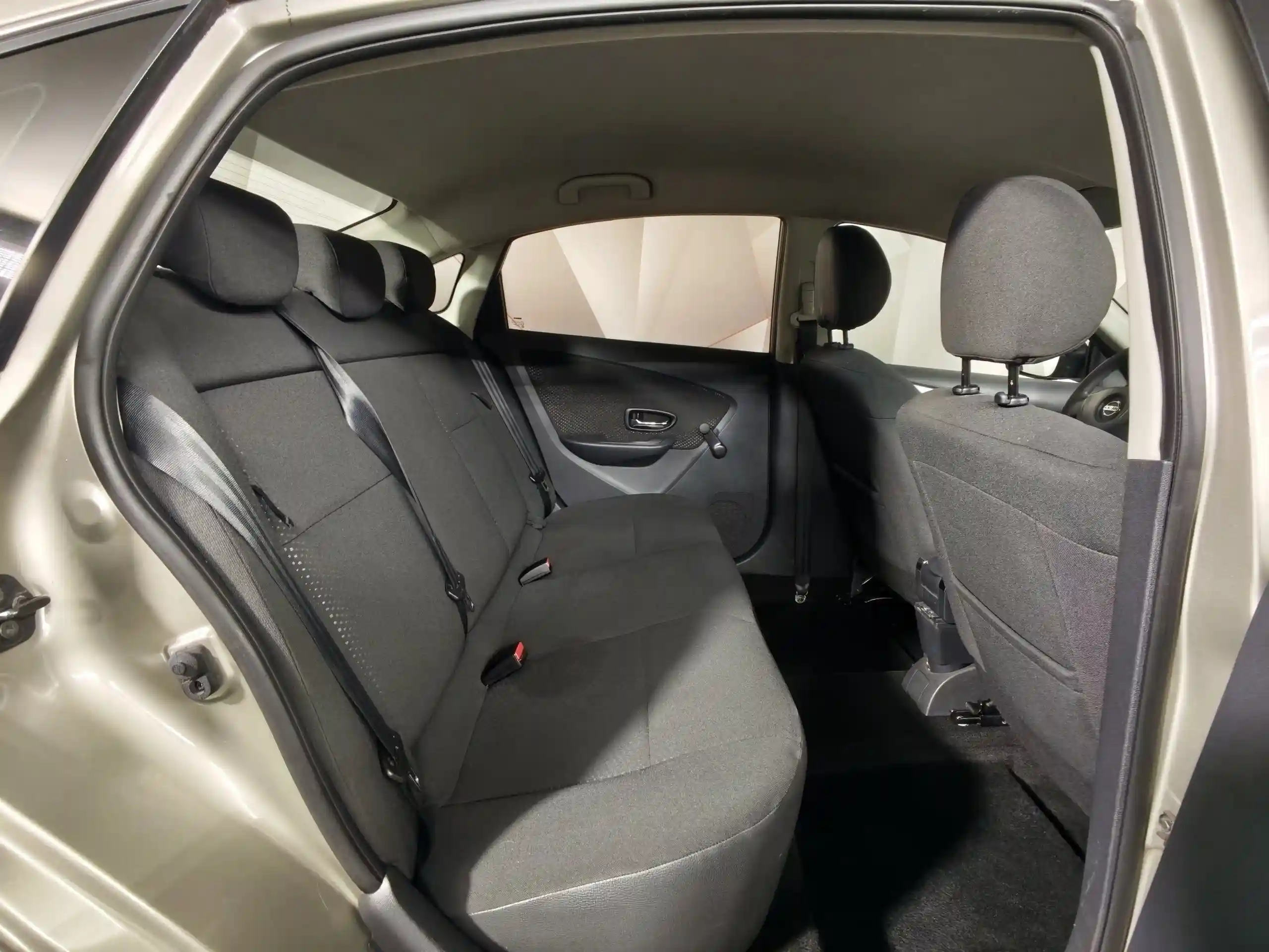 Nissan Almera 2015