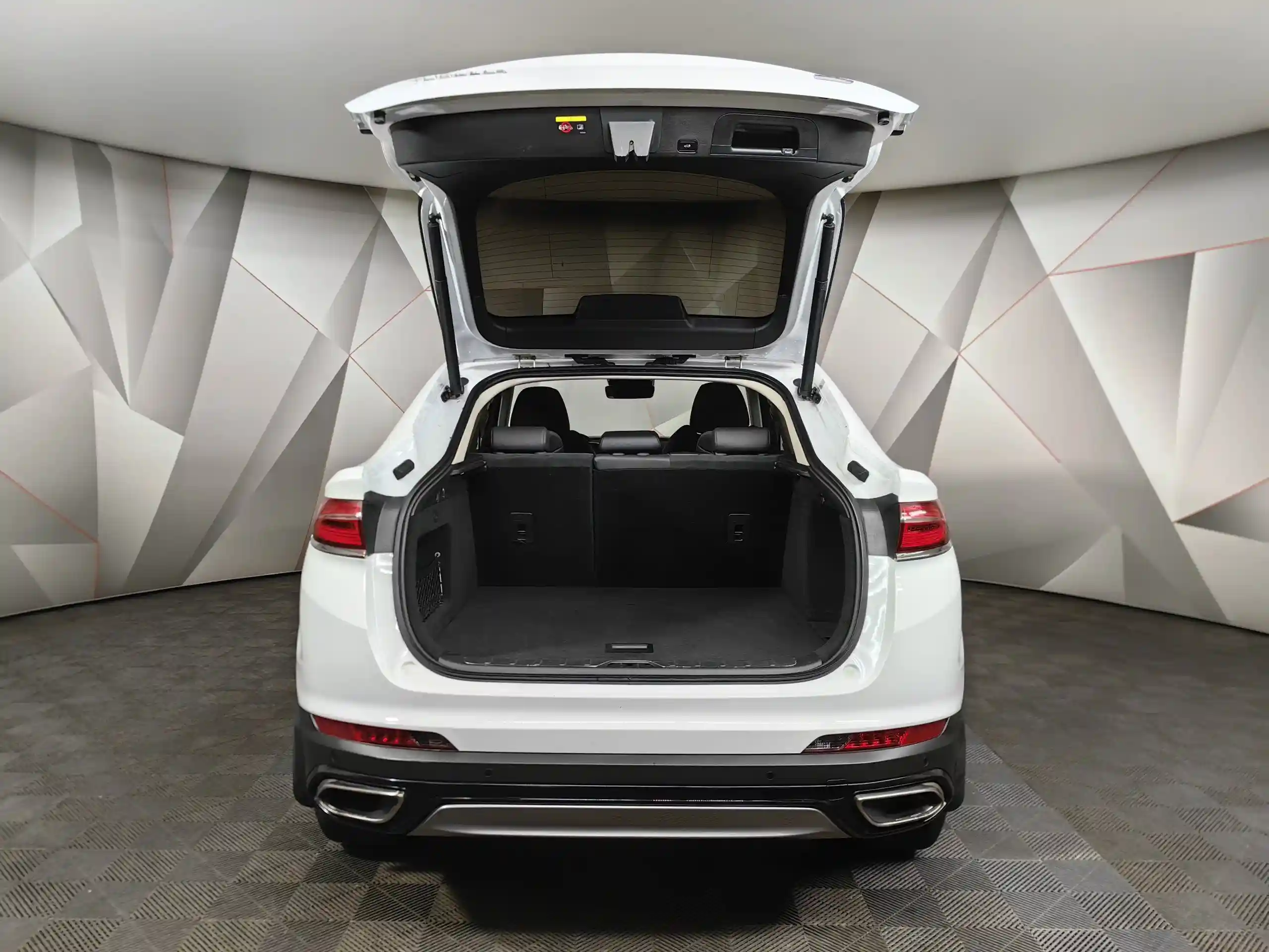 Geely Tugella 2022