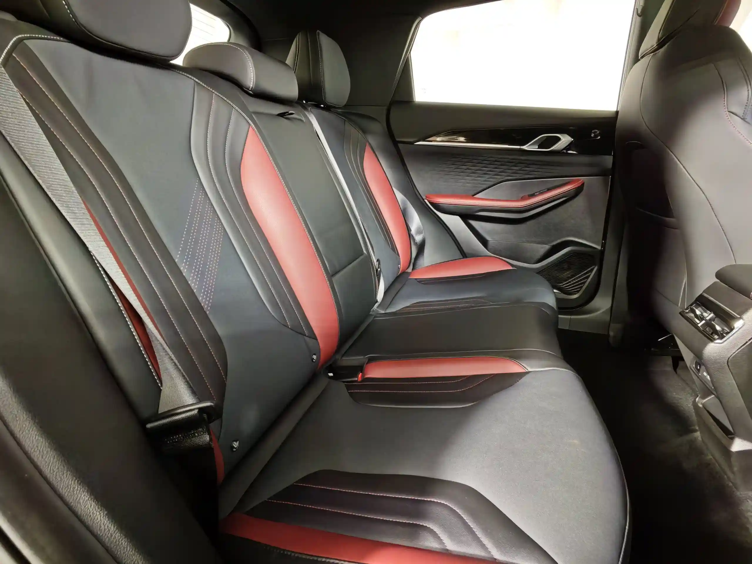 Geely Coolray 2023