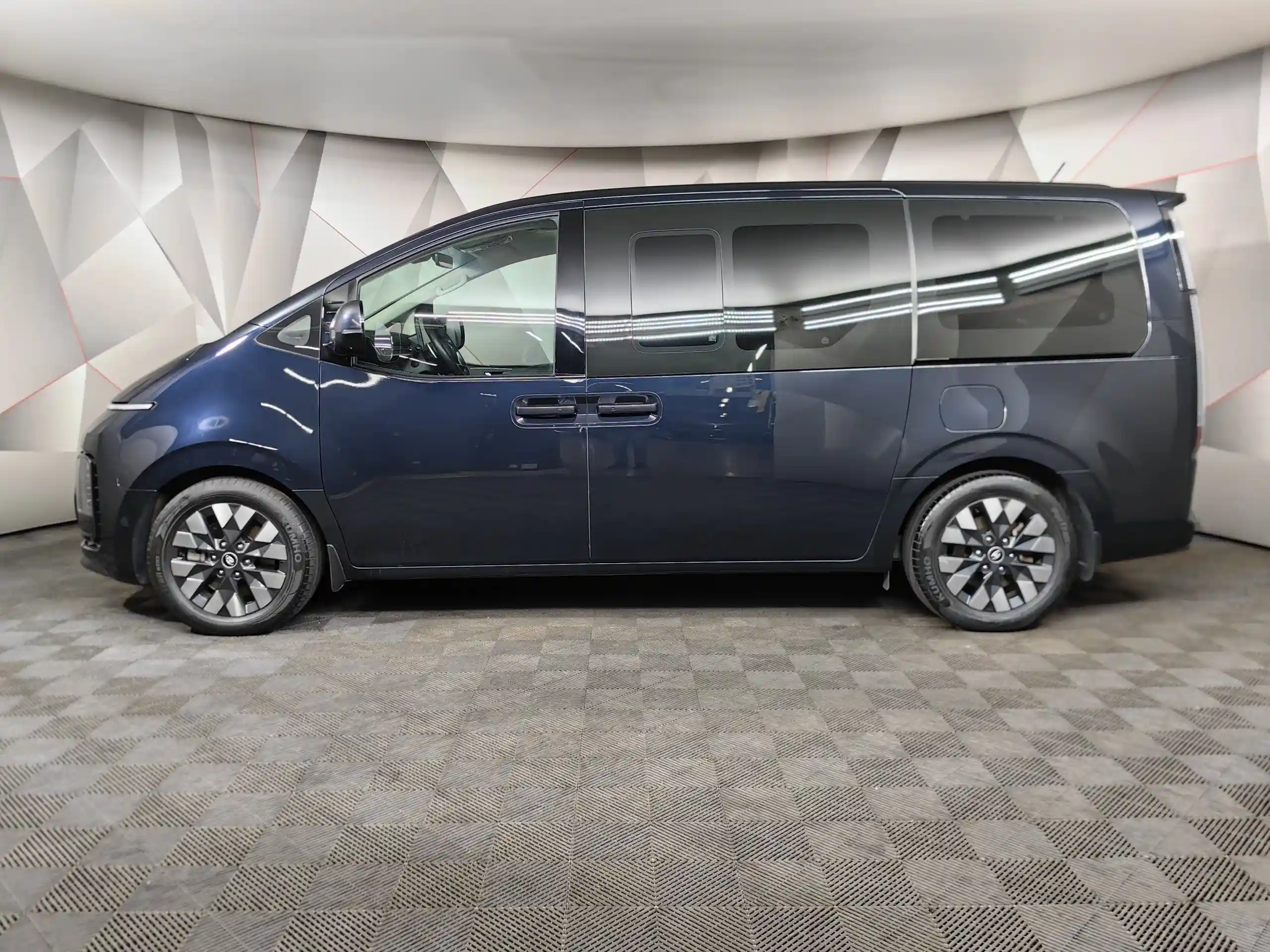 Hyundai Staria 2021